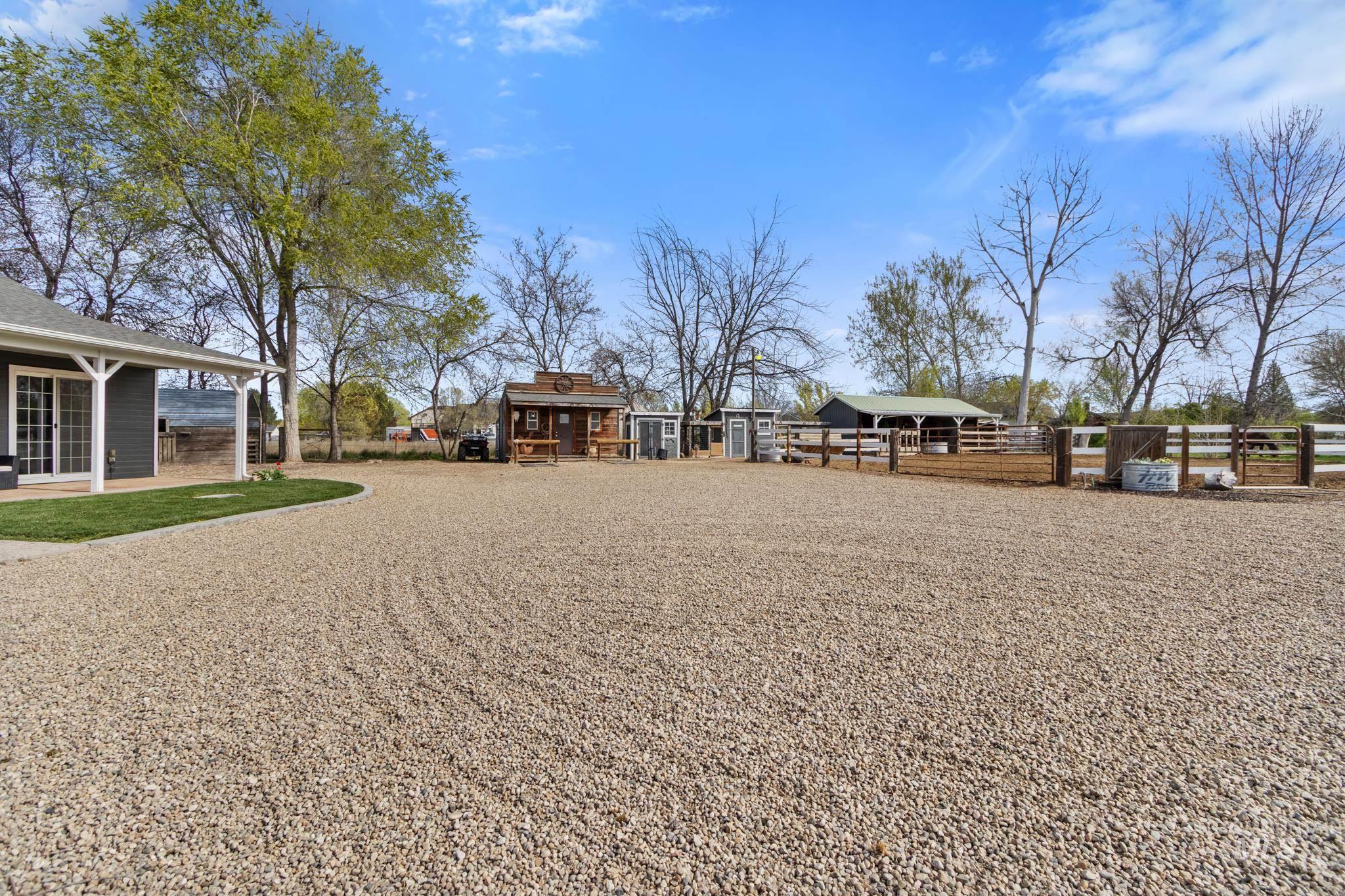 27 N Pit Lane, Nampa, Idaho 83687, 3 Bedrooms, 2 Bathrooms, Residential For Sale, Price $769,000, 98981321