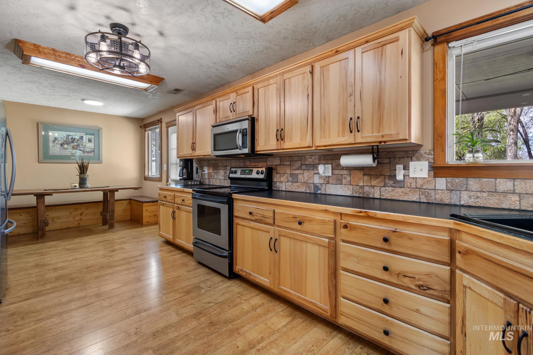 27 N Pit Lane, Nampa, Idaho 83687, 3 Bedrooms, 2 Bathrooms, Residential For Sale, Price $769,000, 98981321