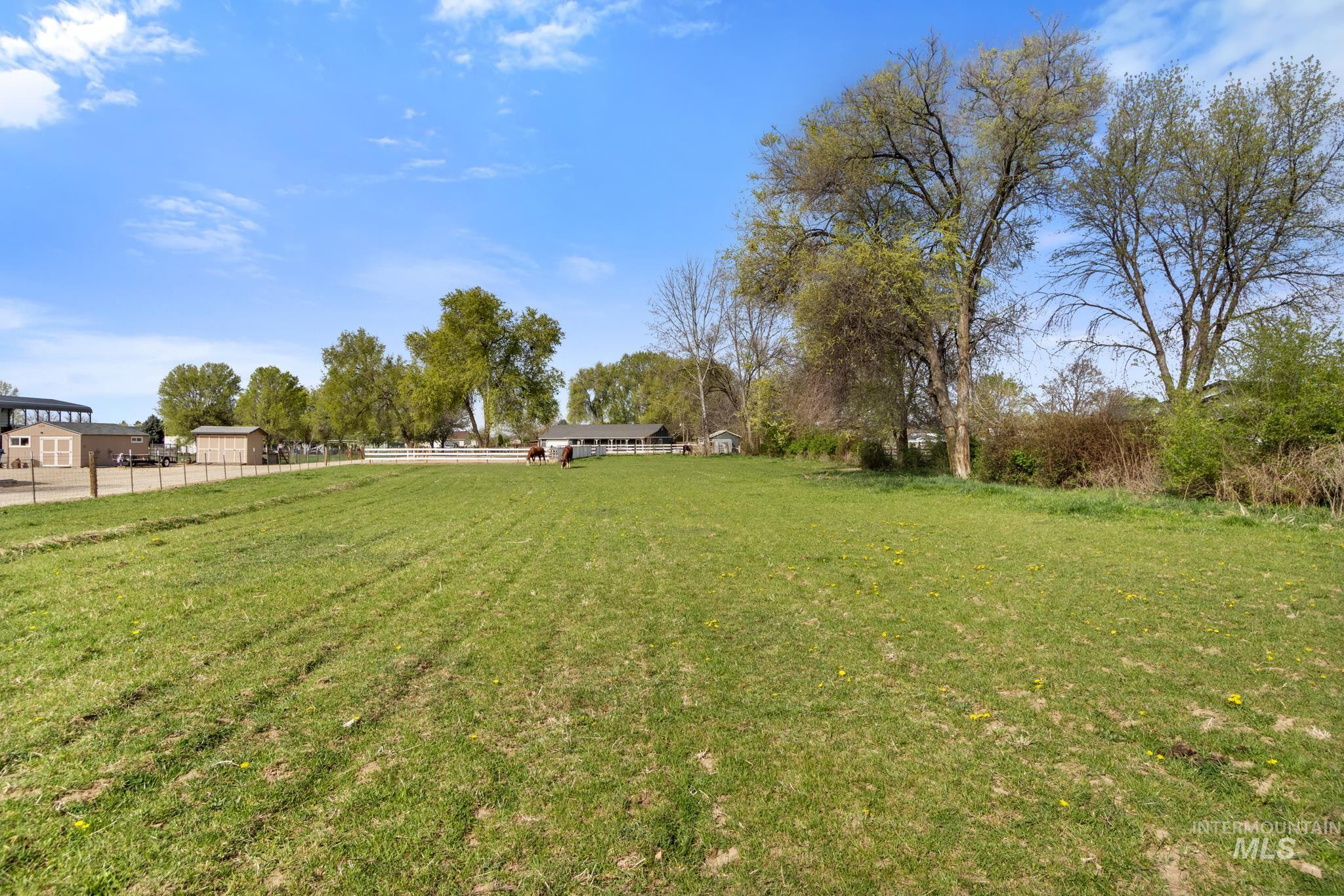 27 N Pit Lane, Nampa, Idaho 83687, 3 Bedrooms, 2 Bathrooms, Residential For Sale, Price $769,000, 98981321