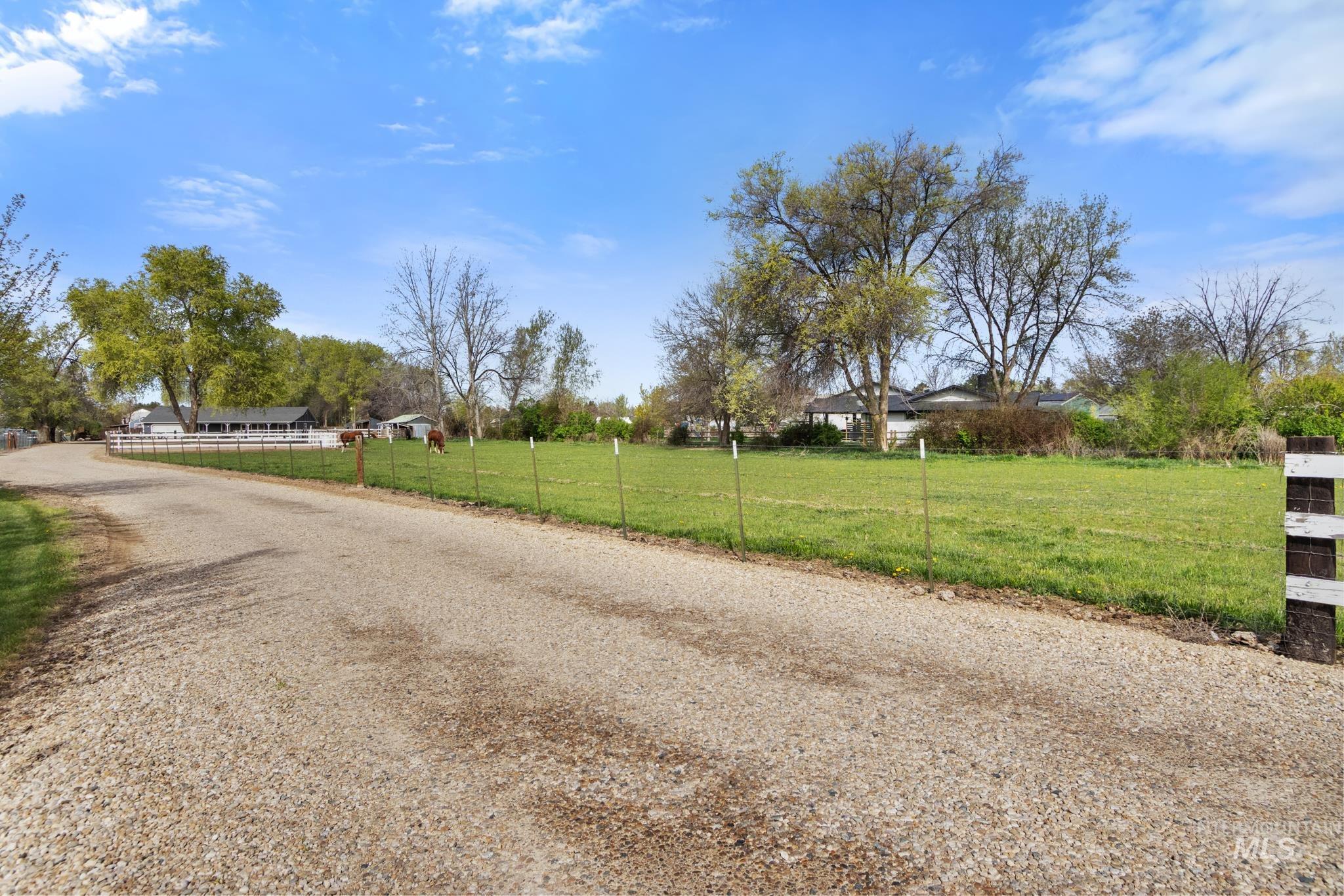 27 N Pit Lane, Nampa, Idaho 83687, 3 Bedrooms, 2 Bathrooms, Residential For Sale, Price $769,000, 98981321