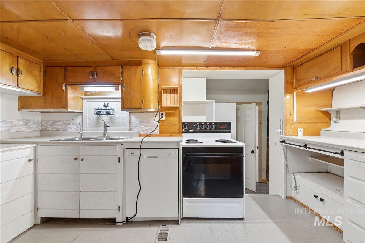 6 Rattlesnake Rd, Boise, Idaho 83716-3102, 2 Bedrooms, 1 Bathroom, Residential For Sale, Price $330,000, 98981325