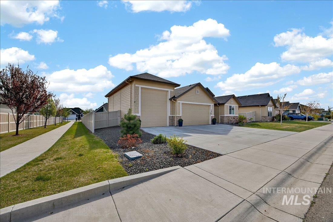 1658 Mary Hill Ave, Middleton, Idaho 83644, 3 Bedrooms, 2 Bathrooms, Residential For Sale, Price $595,000, 98981333