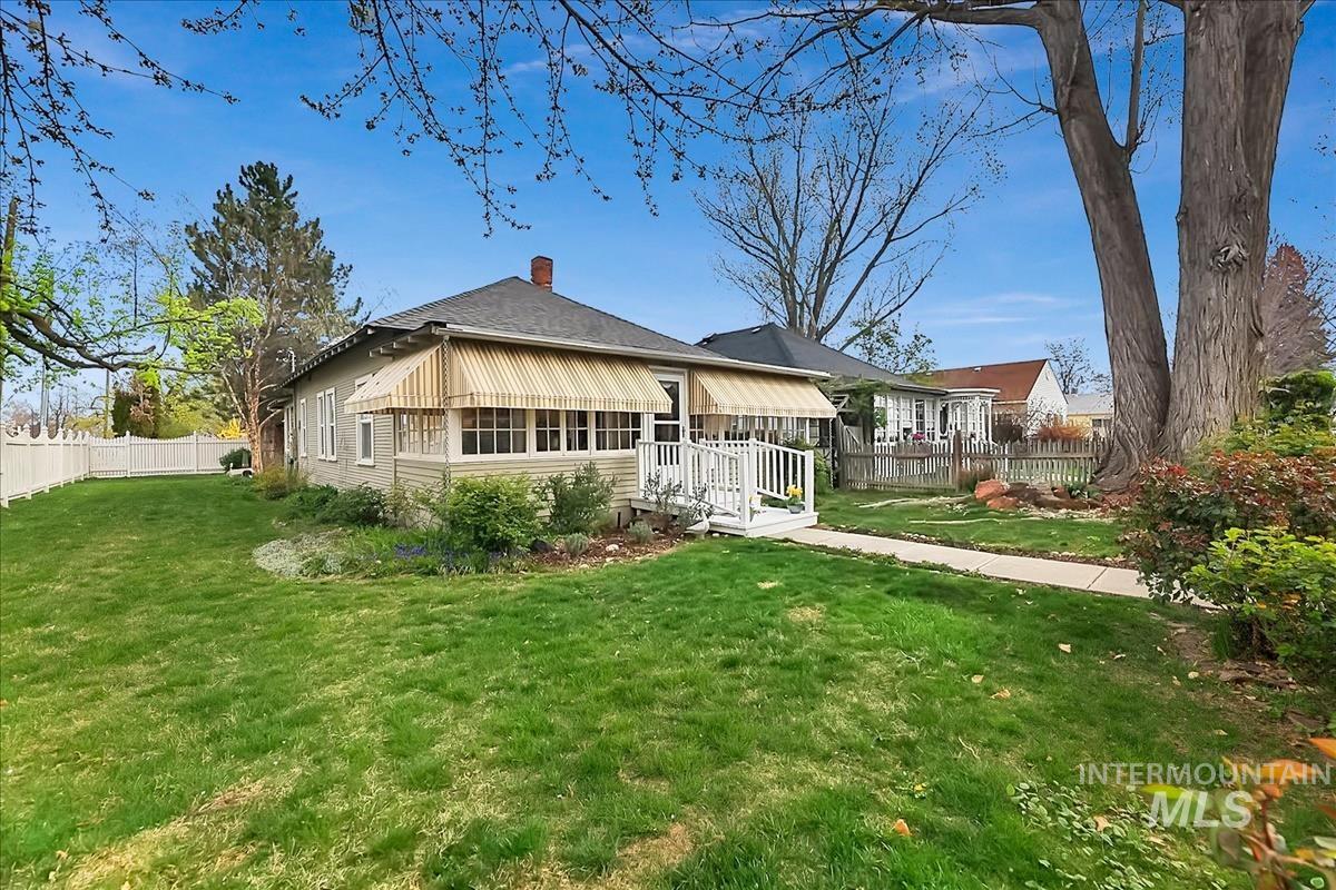 304 E Broadway Ave, Meridian, Idaho 83642, 2 Bedrooms, 1 Bathroom, Residential For Sale, Price $399,900, 98981334