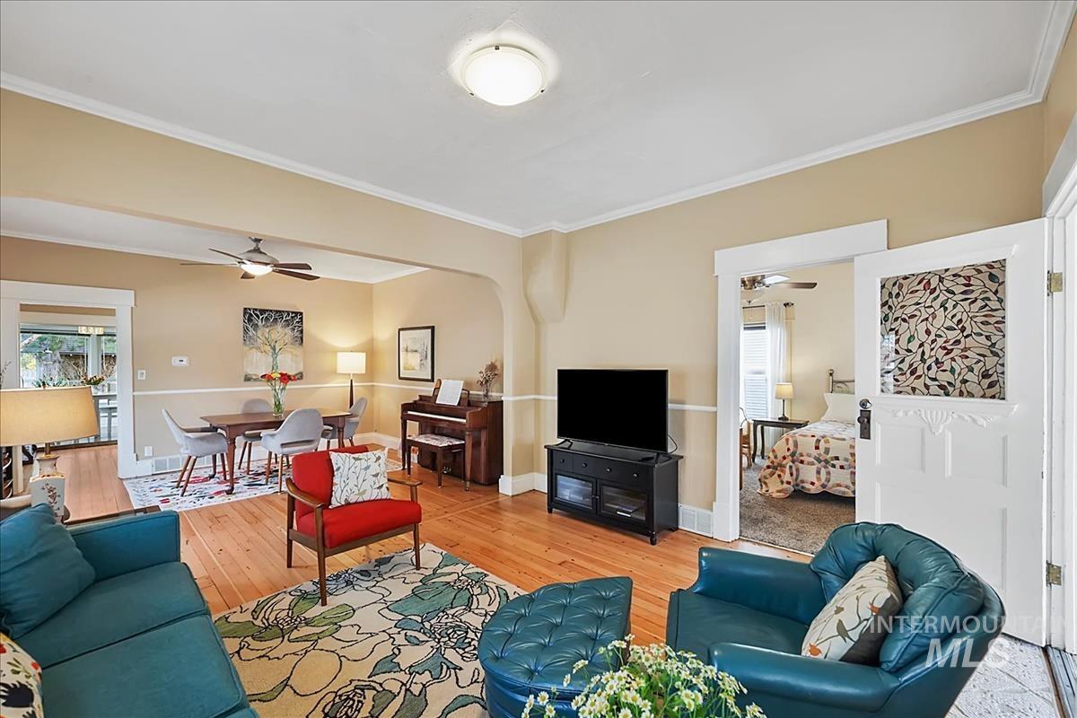 304 E Broadway Ave, Meridian, Idaho 83642, 2 Bedrooms, 1 Bathroom, Residential For Sale, Price $399,900, 98981334