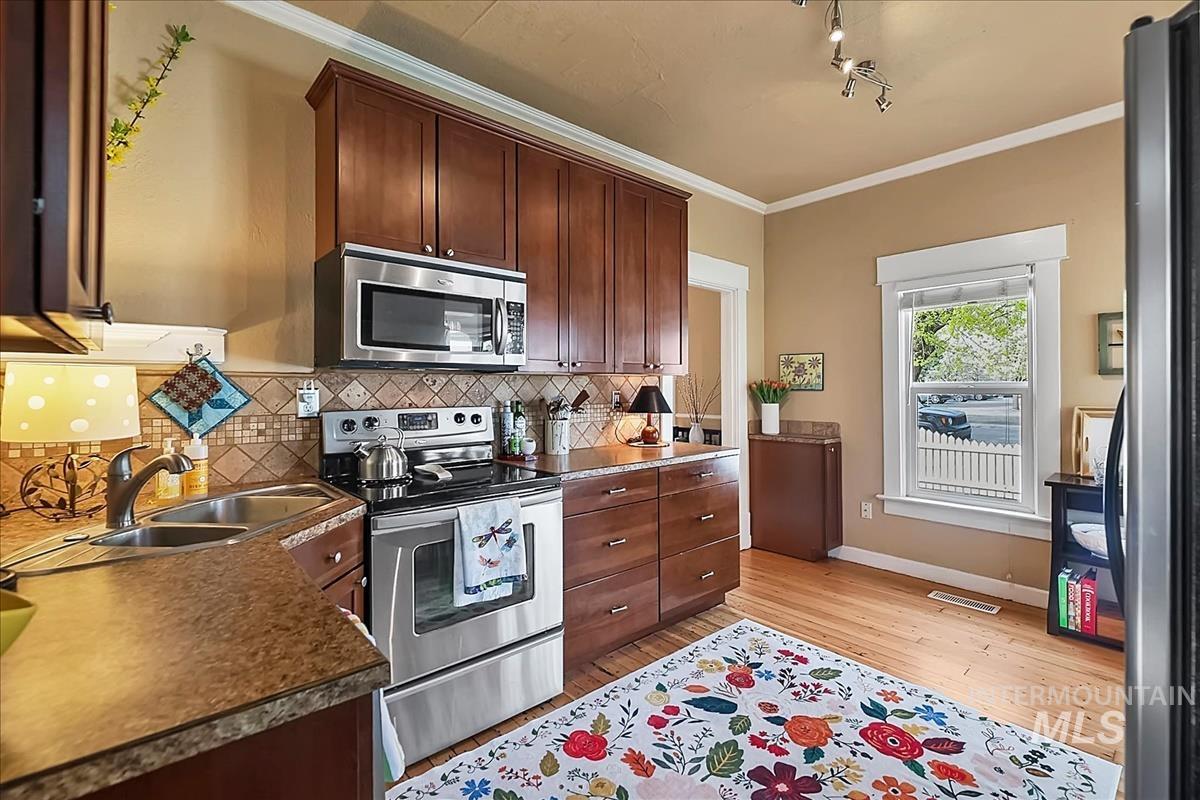 304 E Broadway Ave, Meridian, Idaho 83642, 2 Bedrooms, 1 Bathroom, Residential For Sale, Price $399,900, 98981334