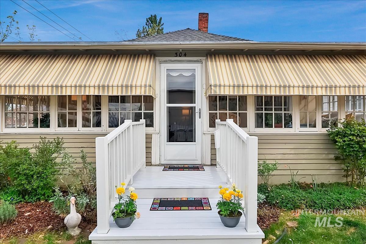 304 E Broadway Ave, Meridian, Idaho 83642, 2 Bedrooms, 1 Bathroom, Residential For Sale, Price $399,900, 98981334
