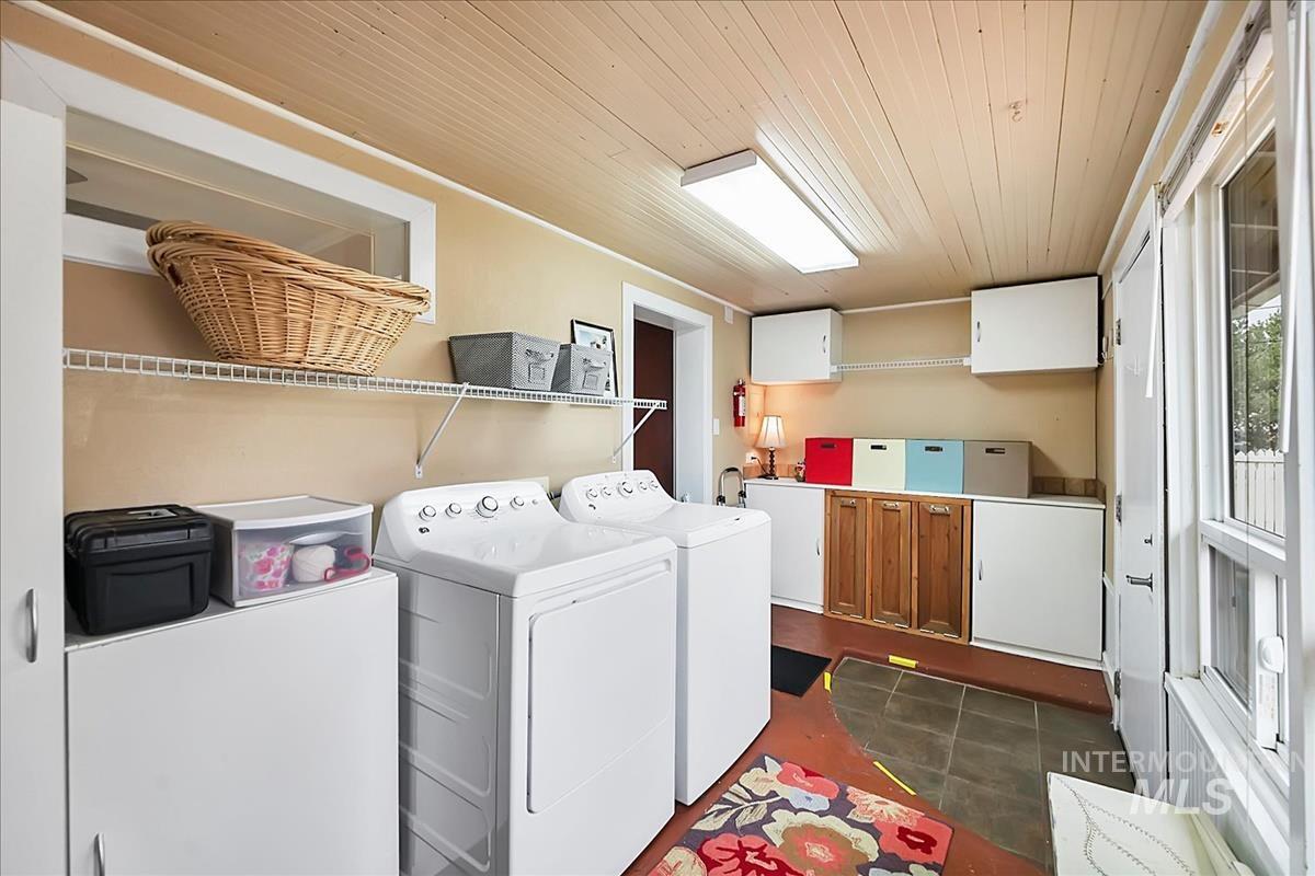 304 E Broadway Ave, Meridian, Idaho 83642, 2 Bedrooms, 1 Bathroom, Residential For Sale, Price $399,900, 98981334