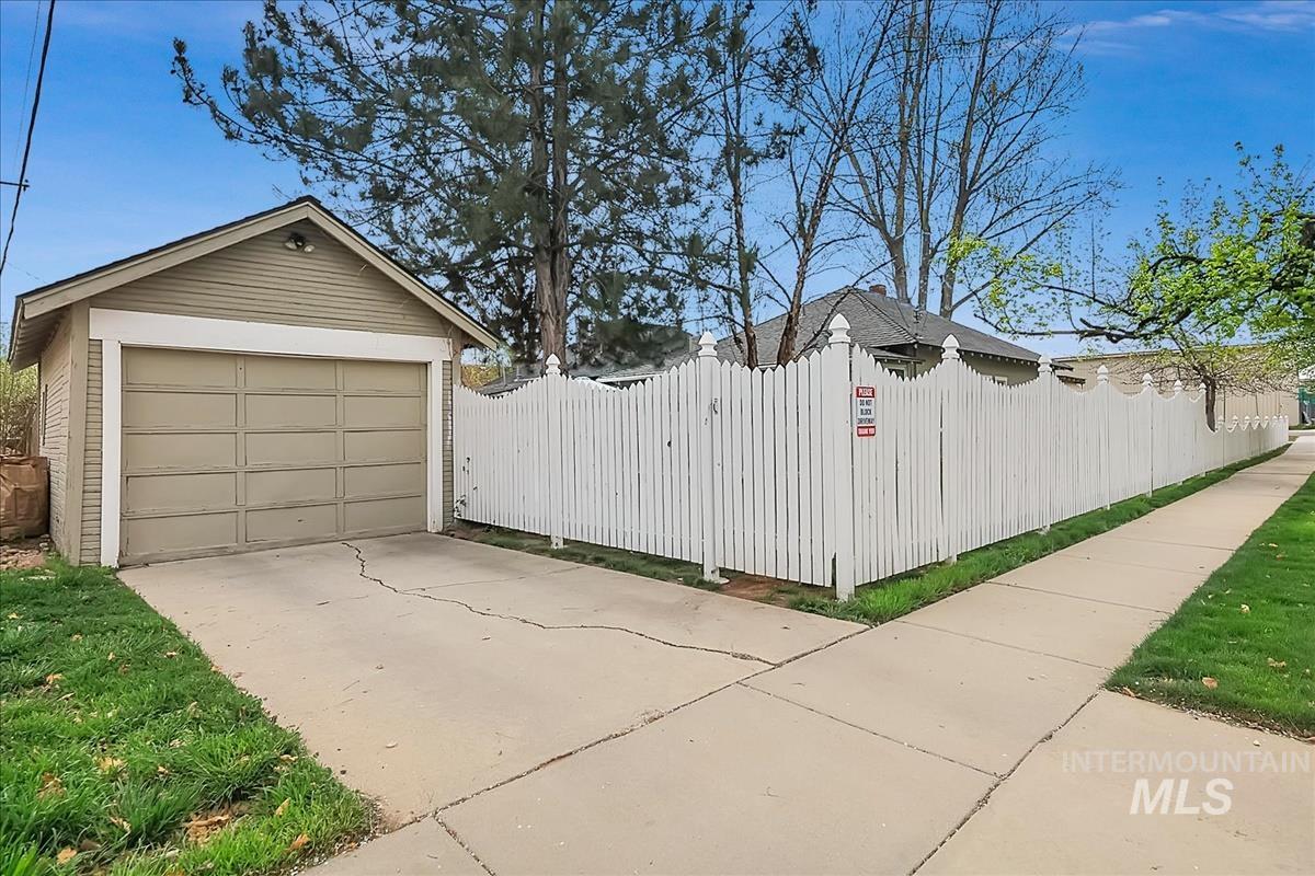 304 E Broadway Ave, Meridian, Idaho 83642, 2 Bedrooms, 1 Bathroom, Residential For Sale, Price $399,900, 98981334