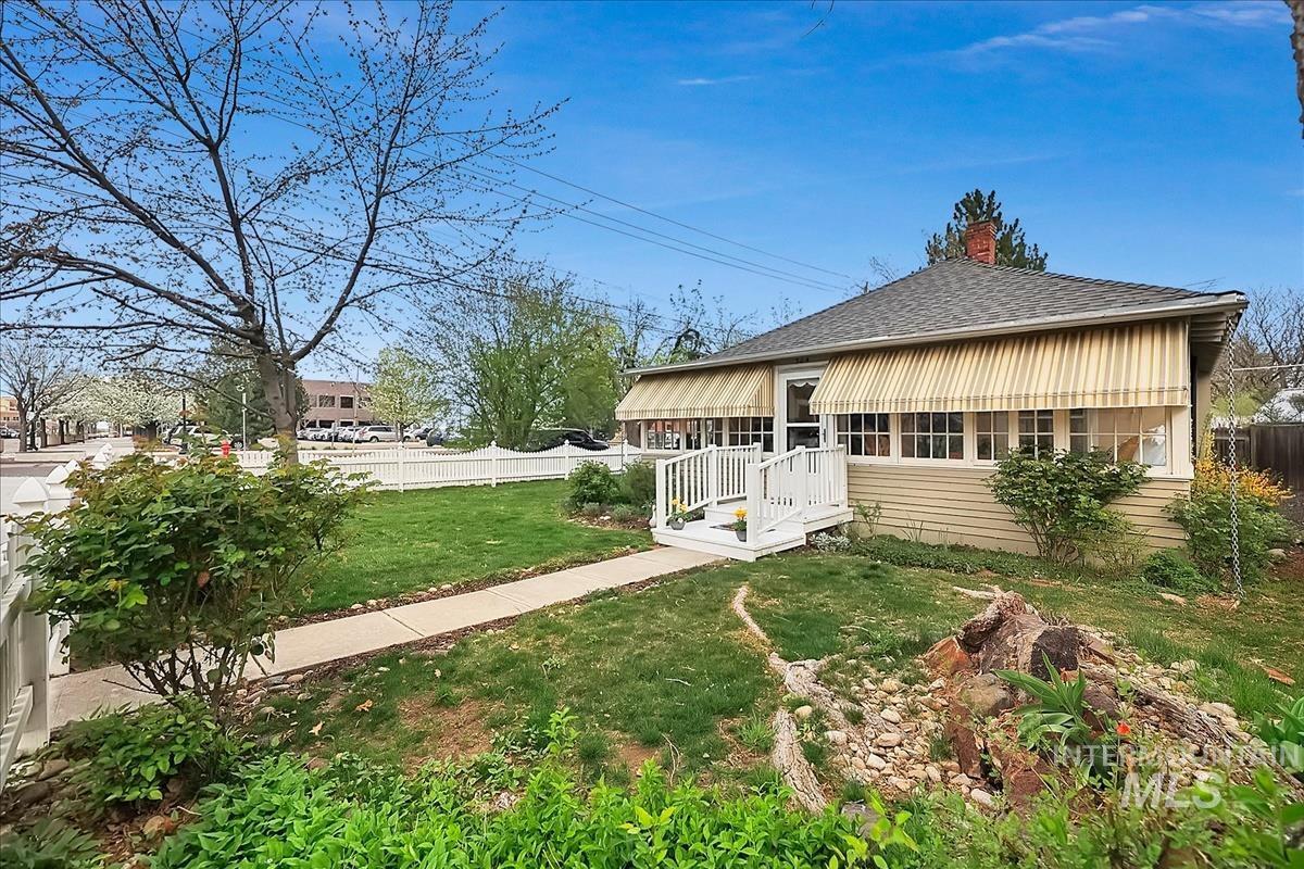 304 E Broadway Ave, Meridian, Idaho 83642, 2 Bedrooms, 1 Bathroom, Residential For Sale, Price $399,900, 98981334