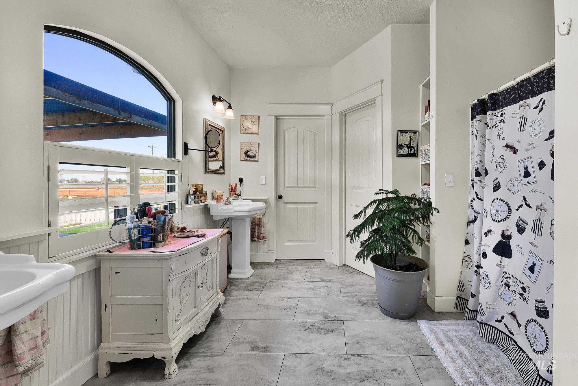 15955 Wintergreen Dr, Caldwell, Idaho 83607, 3 Bedrooms, 2.5 Bathrooms, Residential For Sale, Price $750,000, 98981337