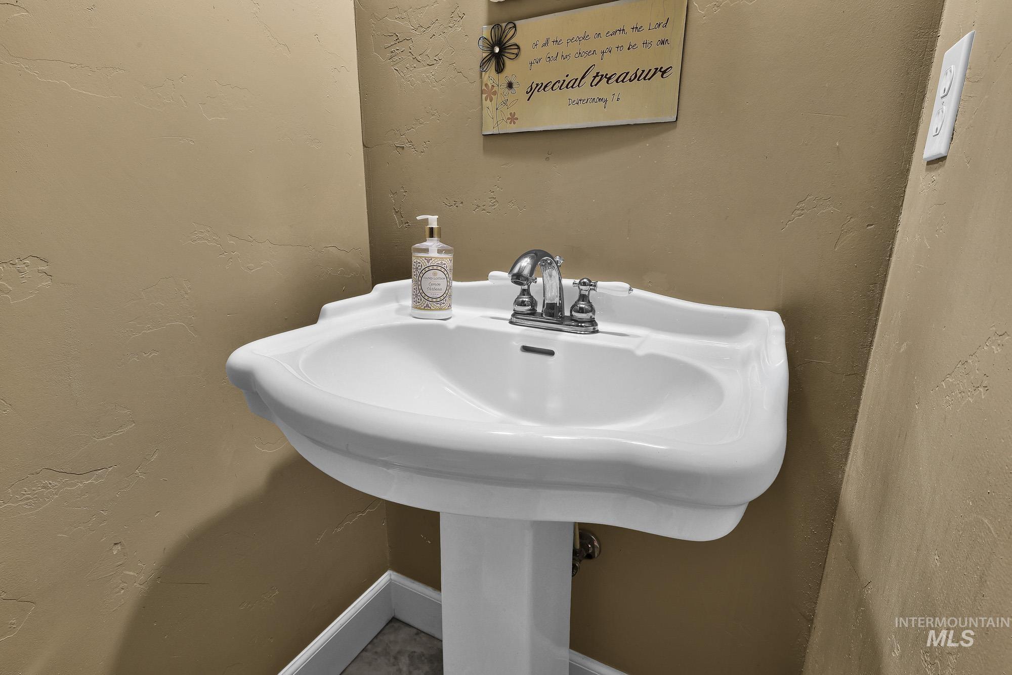 15955 Wintergreen Dr, Caldwell, Idaho 83607, 3 Bedrooms, 2.5 Bathrooms, Residential For Sale, Price $750,000, 98981337