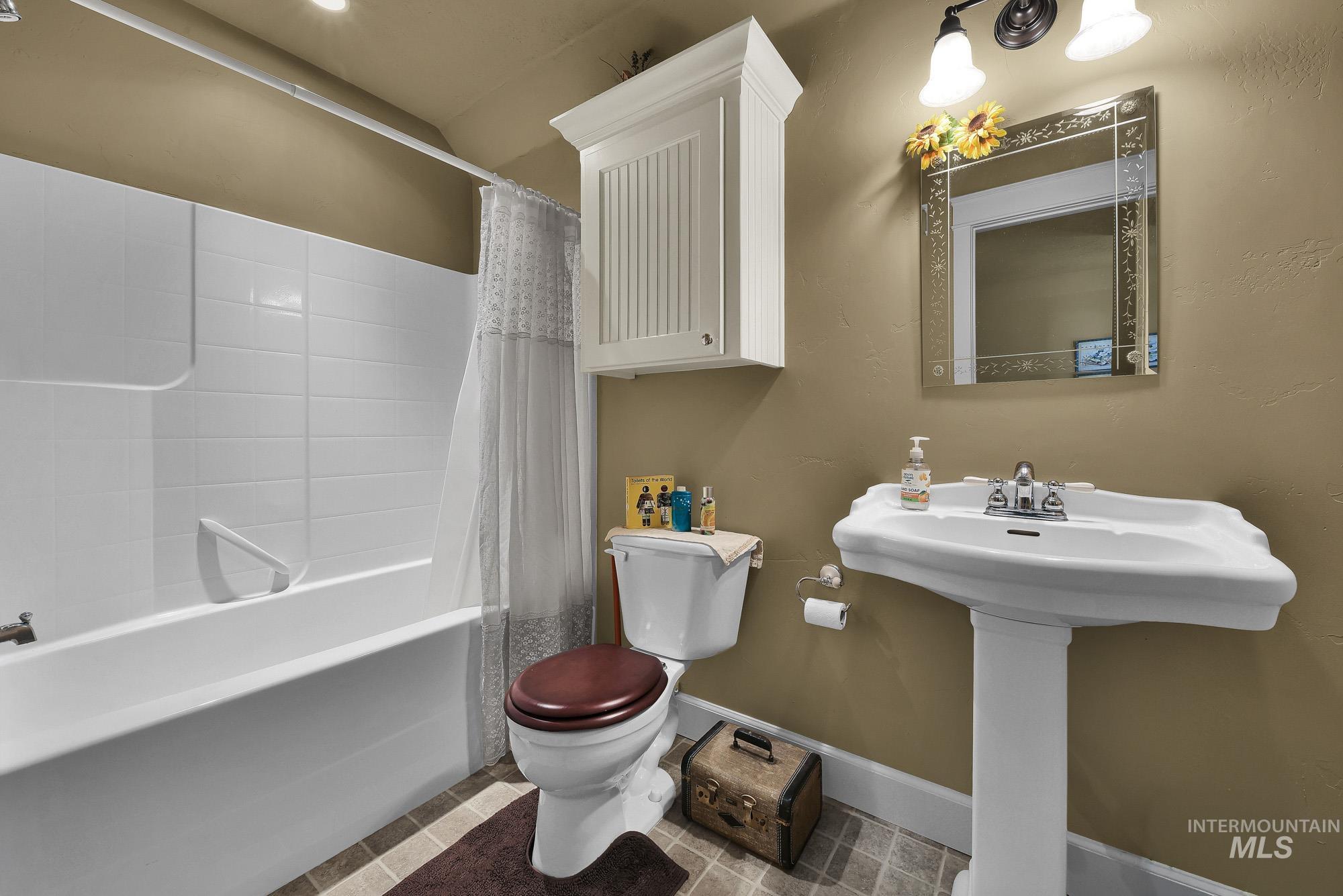 15955 Wintergreen Dr, Caldwell, Idaho 83607, 3 Bedrooms, 2.5 Bathrooms, Residential For Sale, Price $750,000, 98981337