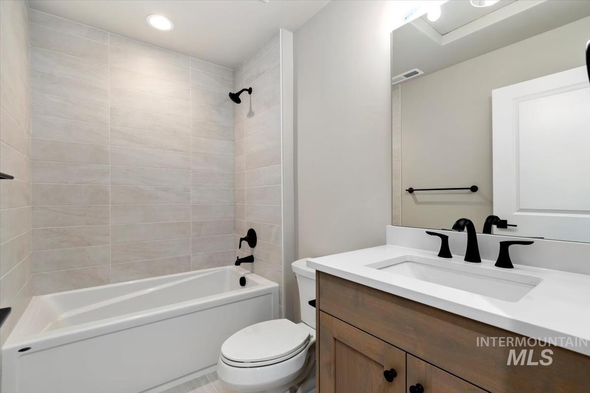 232 S Fusion Ave, Kuna, Idaho 83634, 5 Bedrooms, 3.5 Bathrooms, Residential For Sale, Price $799,880, 98981341