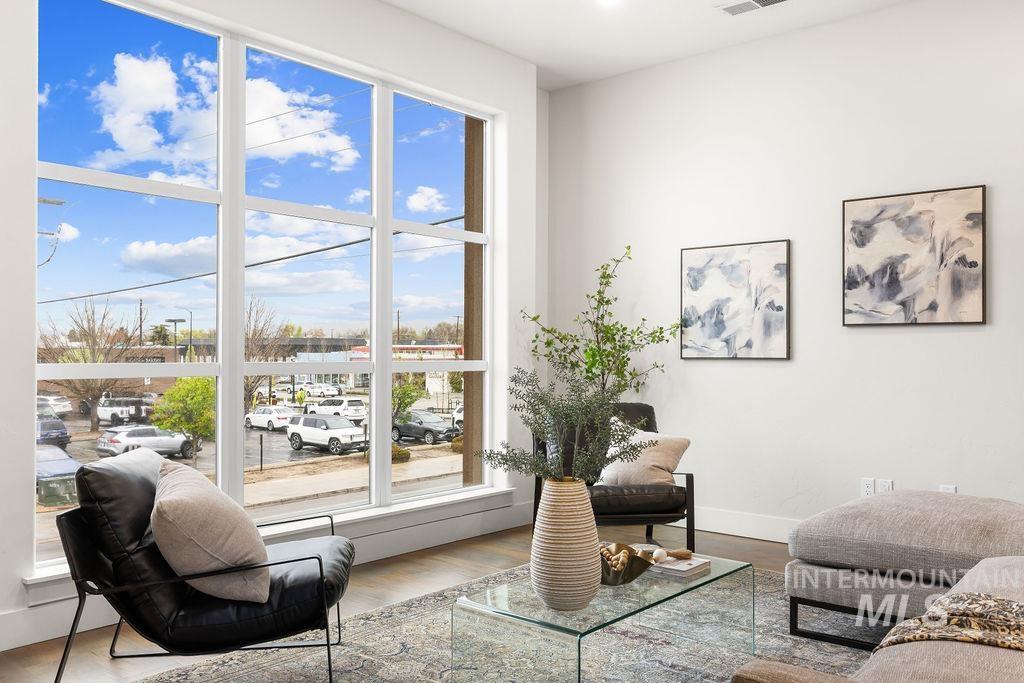 1424 W Front St, Boise, Idaho 83702, 3 Bedrooms, 2 Bathrooms, Residential For Sale, Price $687,000, 98981354