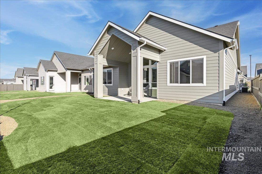 1084 E Escalation St, Meridian, Idaho 83642, 3 Bedrooms, 2.5 Bathrooms, Residential For Sale, Price $629,900,MLS 98981382