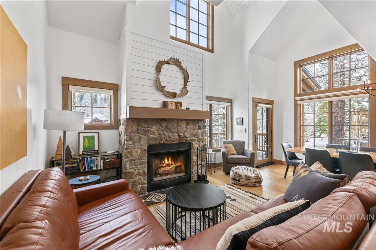 69 Golden Bar Ct., Donnelly, Idaho 83615, 2 Bedrooms, 3 Bathrooms, Residential For Sale, Price $1,400,000,MLS 98981387