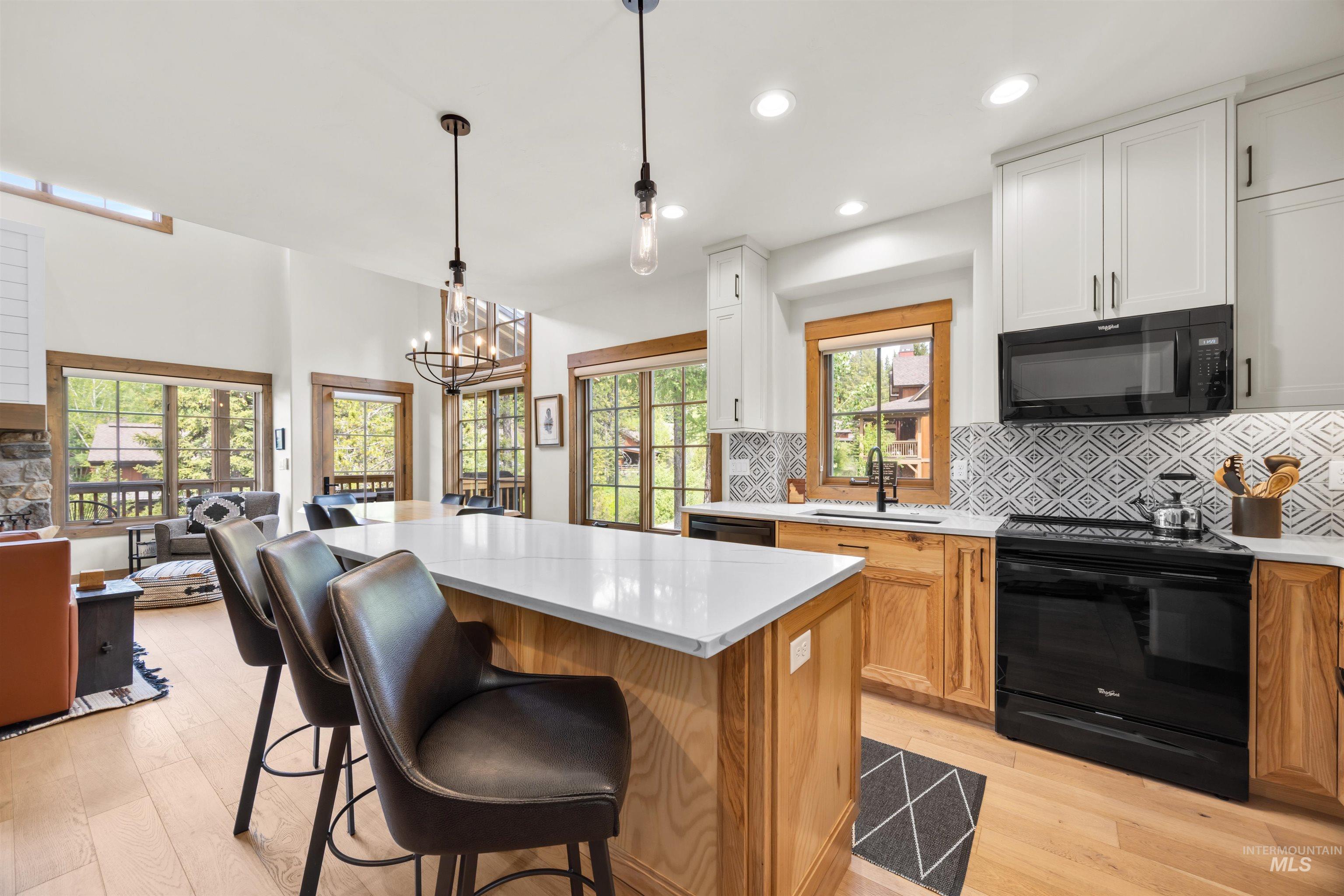 69 Golden Bar Ct., Donnelly, Idaho 83615, 2 Bedrooms, 3 Bathrooms, Residential For Sale, Price $1,350,000, 98981387