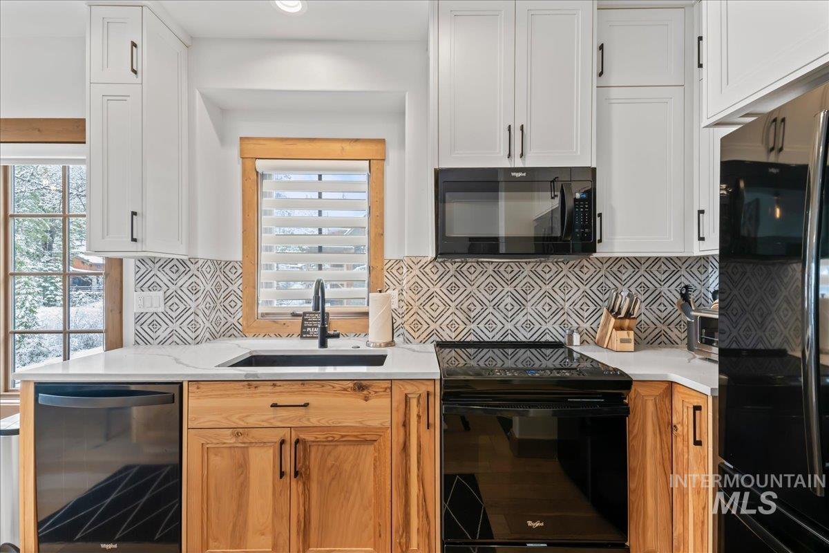 69 Golden Bar Ct., Donnelly, Idaho 83615, 2 Bedrooms, 3 Bathrooms, Residential For Sale, Price $1,400,000,MLS 98981387