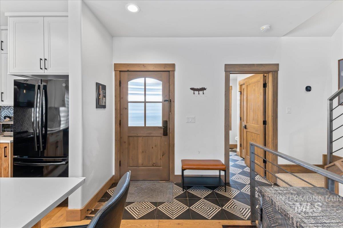 69 Golden Bar Ct., Donnelly, Idaho 83615, 2 Bedrooms, 3 Bathrooms, Residential For Sale, Price $1,400,000,MLS 98981387