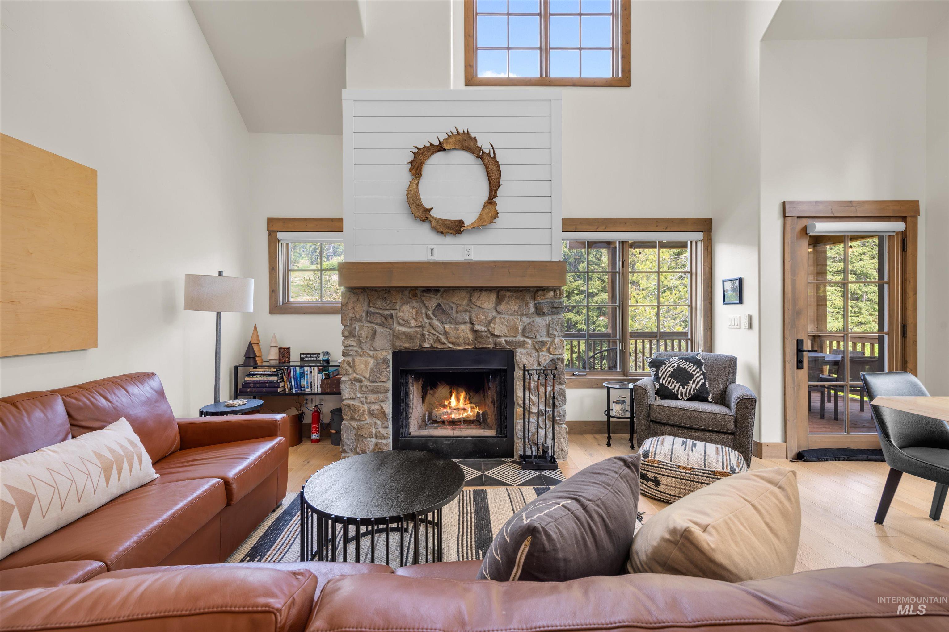 69 Golden Bar Ct., Donnelly, Idaho 83615, 2 Bedrooms, 3 Bathrooms, Residential For Sale, Price $1,350,000, 98981387
