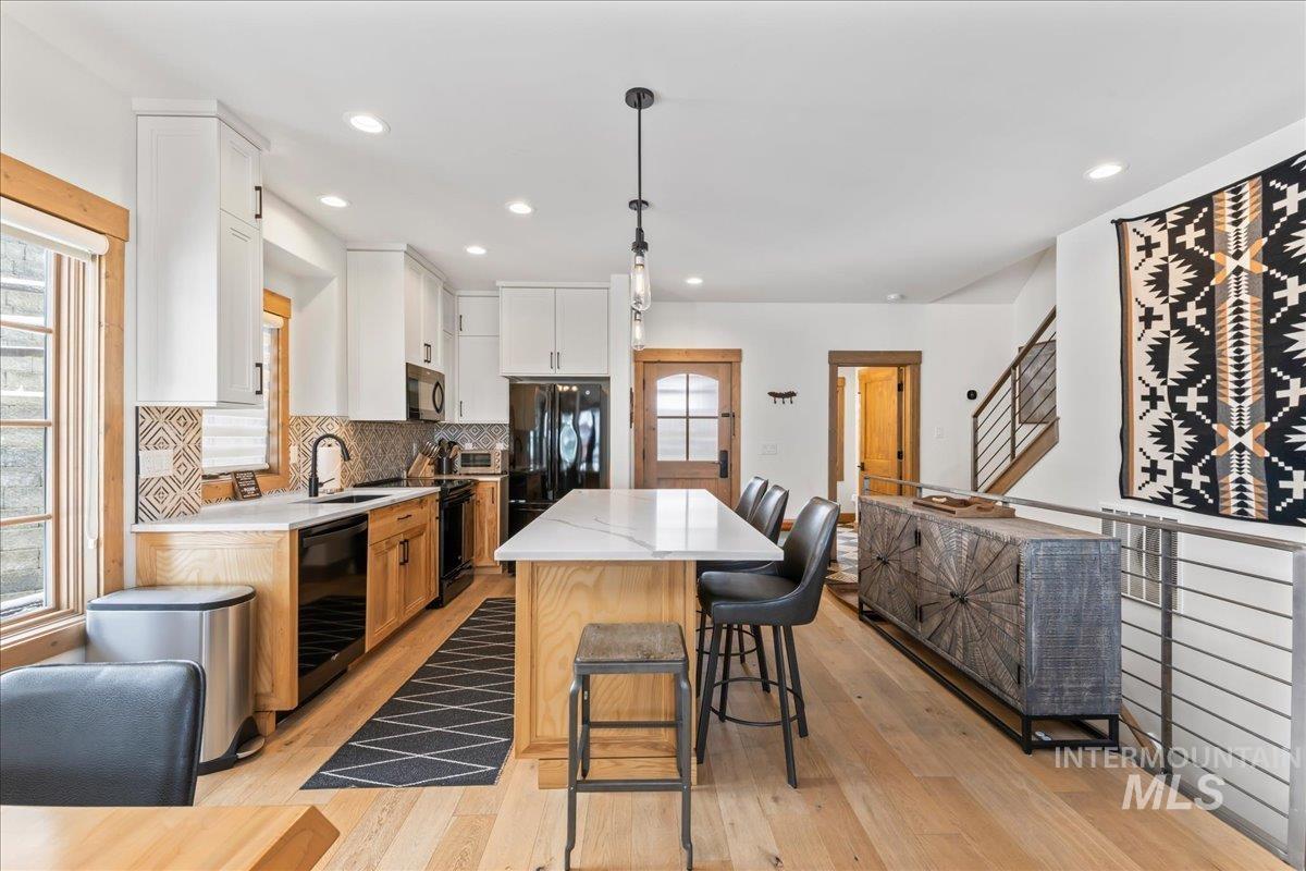 69 Golden Bar Ct., Donnelly, Idaho 83615, 2 Bedrooms, 3 Bathrooms, Residential For Sale, Price $1,400,000,MLS 98981387