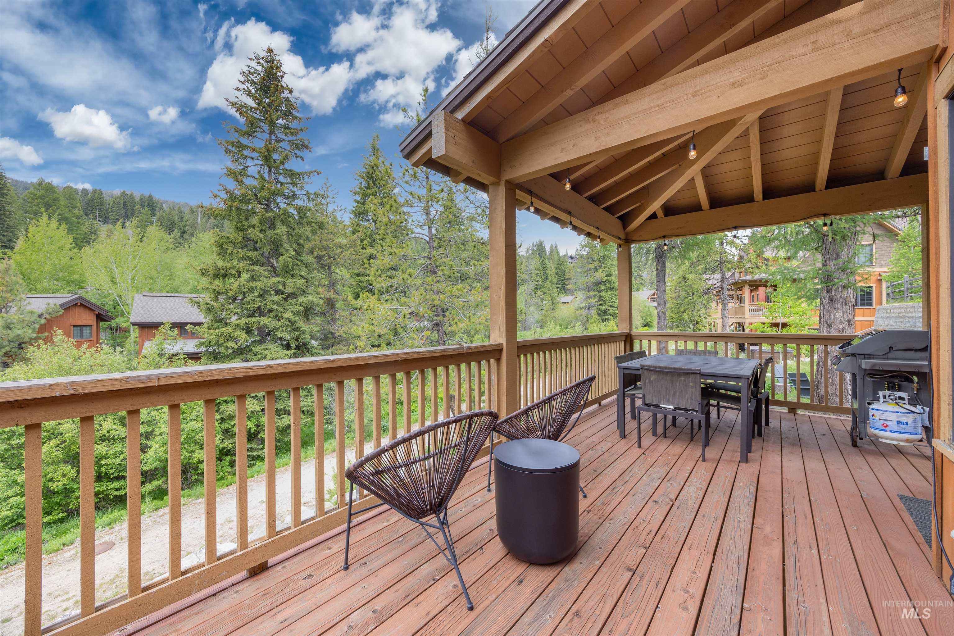 69 Golden Bar Ct., Donnelly, Idaho 83615, 2 Bedrooms, 3 Bathrooms, Residential For Sale, Price $1,350,000, 98981387