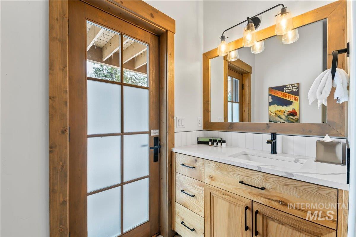 69 Golden Bar Ct., Donnelly, Idaho 83615, 2 Bedrooms, 3 Bathrooms, Residential For Sale, Price $1,400,000,MLS 98981387
