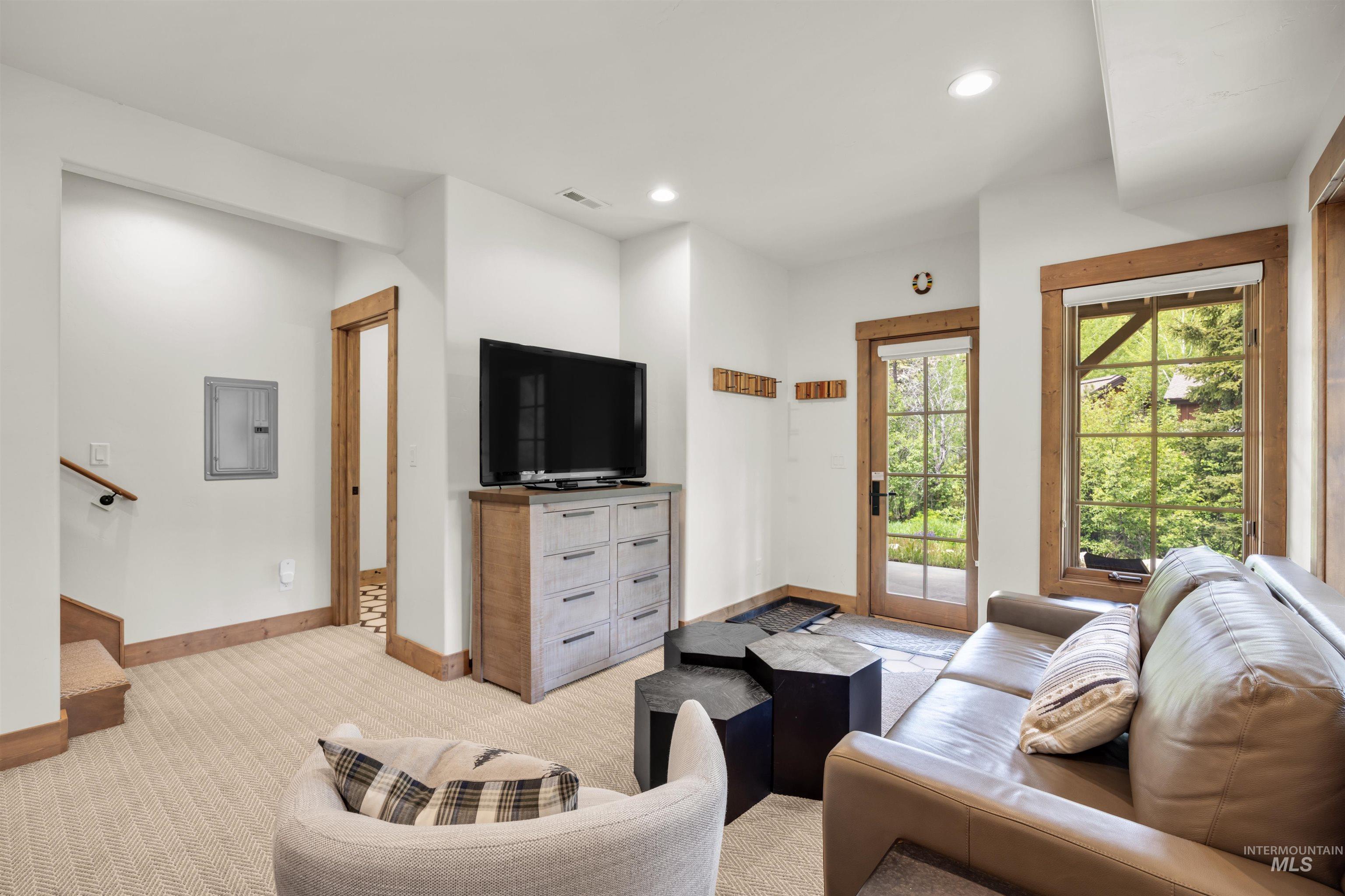 69 Golden Bar Ct., Donnelly, Idaho 83615, 2 Bedrooms, 3 Bathrooms, Residential For Sale, Price $1,350,000, 98981387