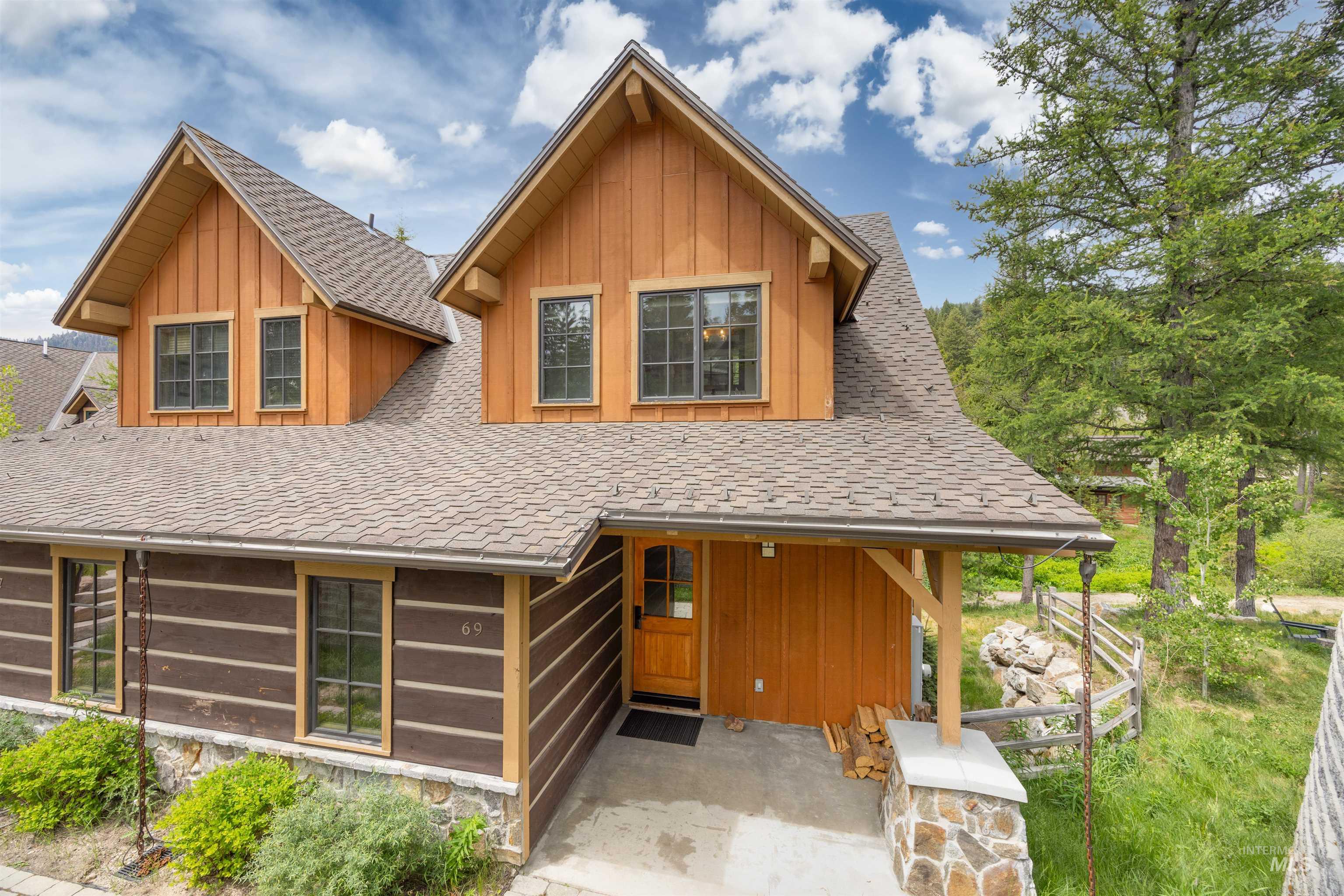 69 Golden Bar Ct., Donnelly, Idaho 83615, 2 Bedrooms, 3 Bathrooms, Residential For Sale, Price $1,350,000, 98981387