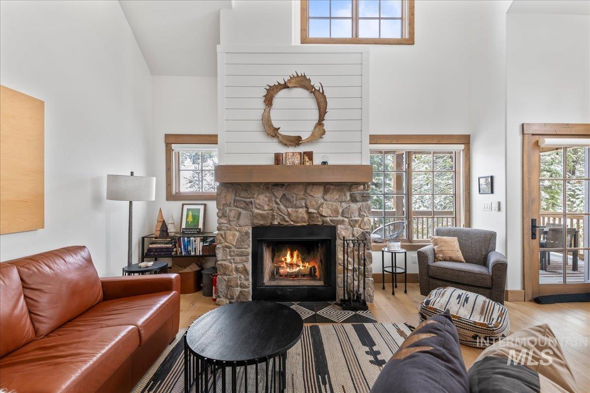 69 Golden Bar Ct., Donnelly, Idaho 83615, 2 Bedrooms, 3 Bathrooms, Residential For Sale, Price $1,400,000,MLS 98981387
