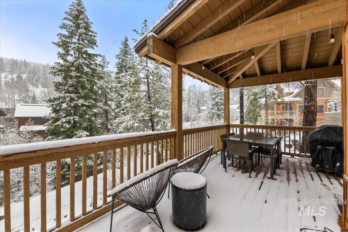 69 Golden Bar Ct., Donnelly, Idaho 83615, 2 Bedrooms, 3 Bathrooms, Residential For Sale, Price $1,400,000,MLS 98981387