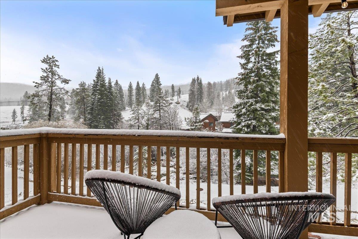 69 Golden Bar Ct., Donnelly, Idaho 83615, 2 Bedrooms, 3 Bathrooms, Residential For Sale, Price $1,400,000,MLS 98981387