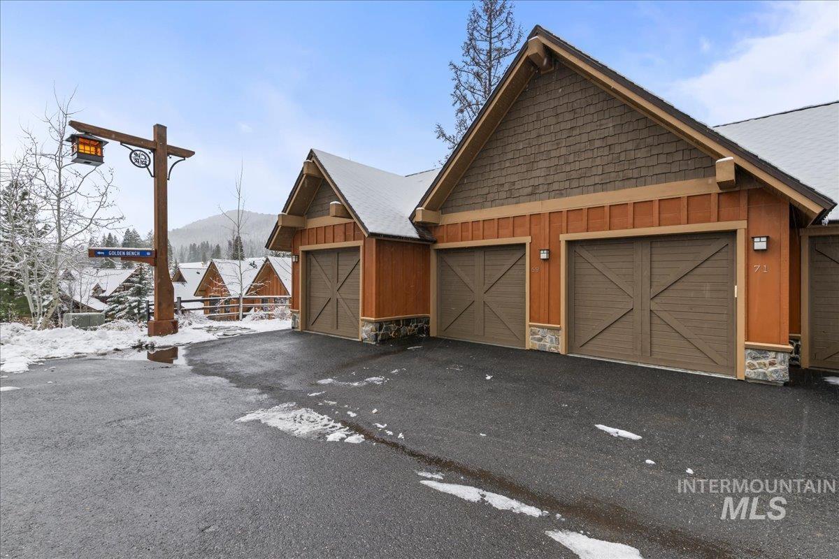 69 Golden Bar Ct., Donnelly, Idaho 83615, 2 Bedrooms, 3 Bathrooms, Residential For Sale, Price $1,400,000,MLS 98981387