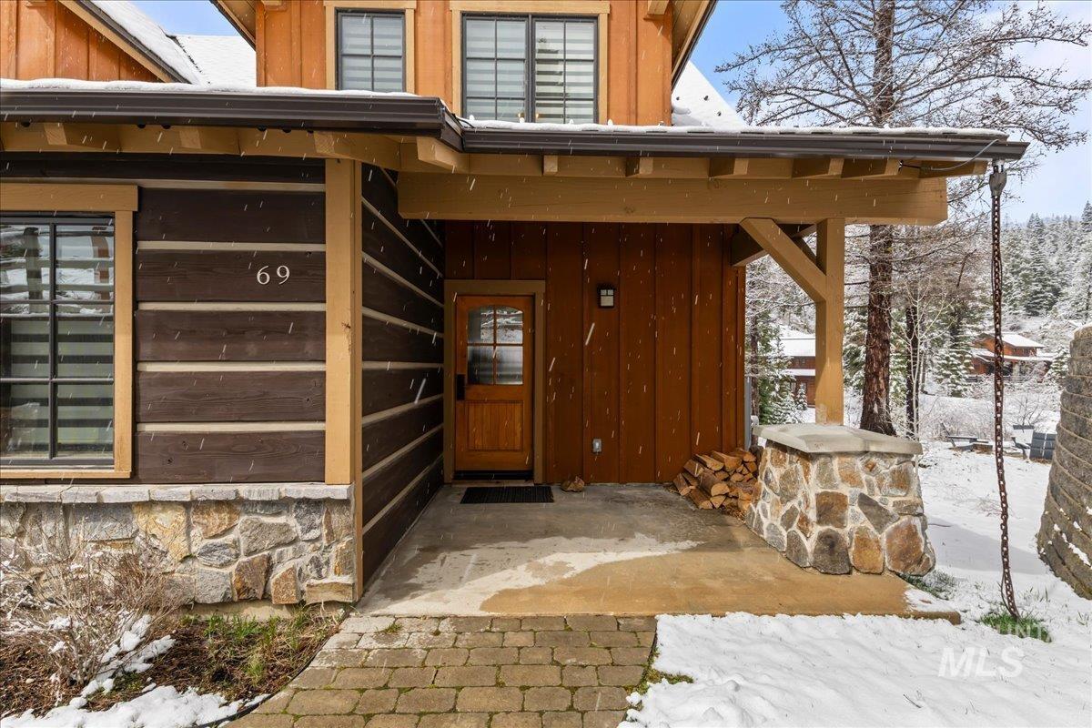 69 Golden Bar Ct., Donnelly, Idaho 83615, 2 Bedrooms, 3 Bathrooms, Residential For Sale, Price $1,400,000,MLS 98981387