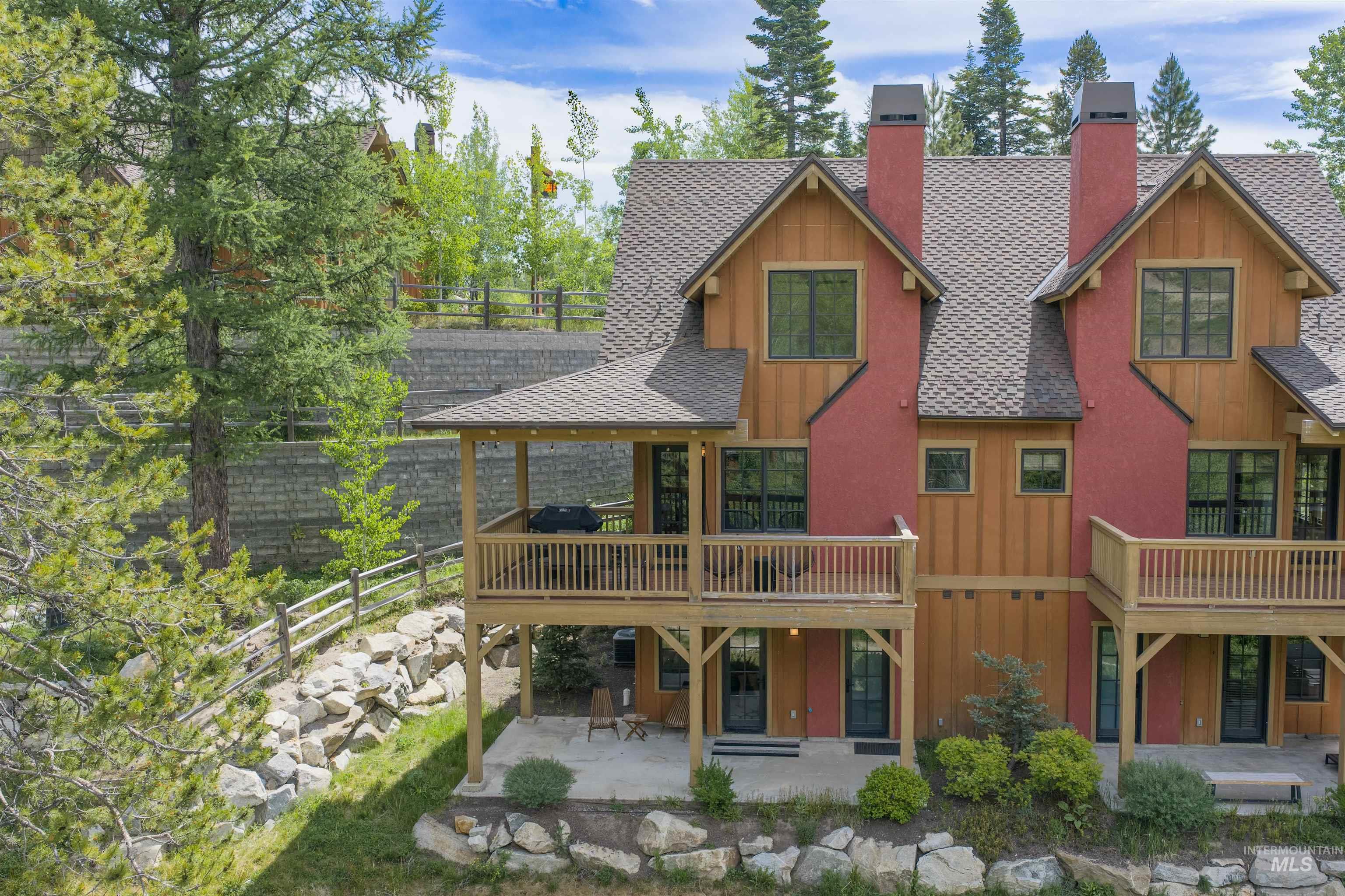 69 Golden Bar Ct., Donnelly, Idaho 83615, 2 Bedrooms, 3 Bathrooms, Residential For Sale, Price $1,350,000, 98981387