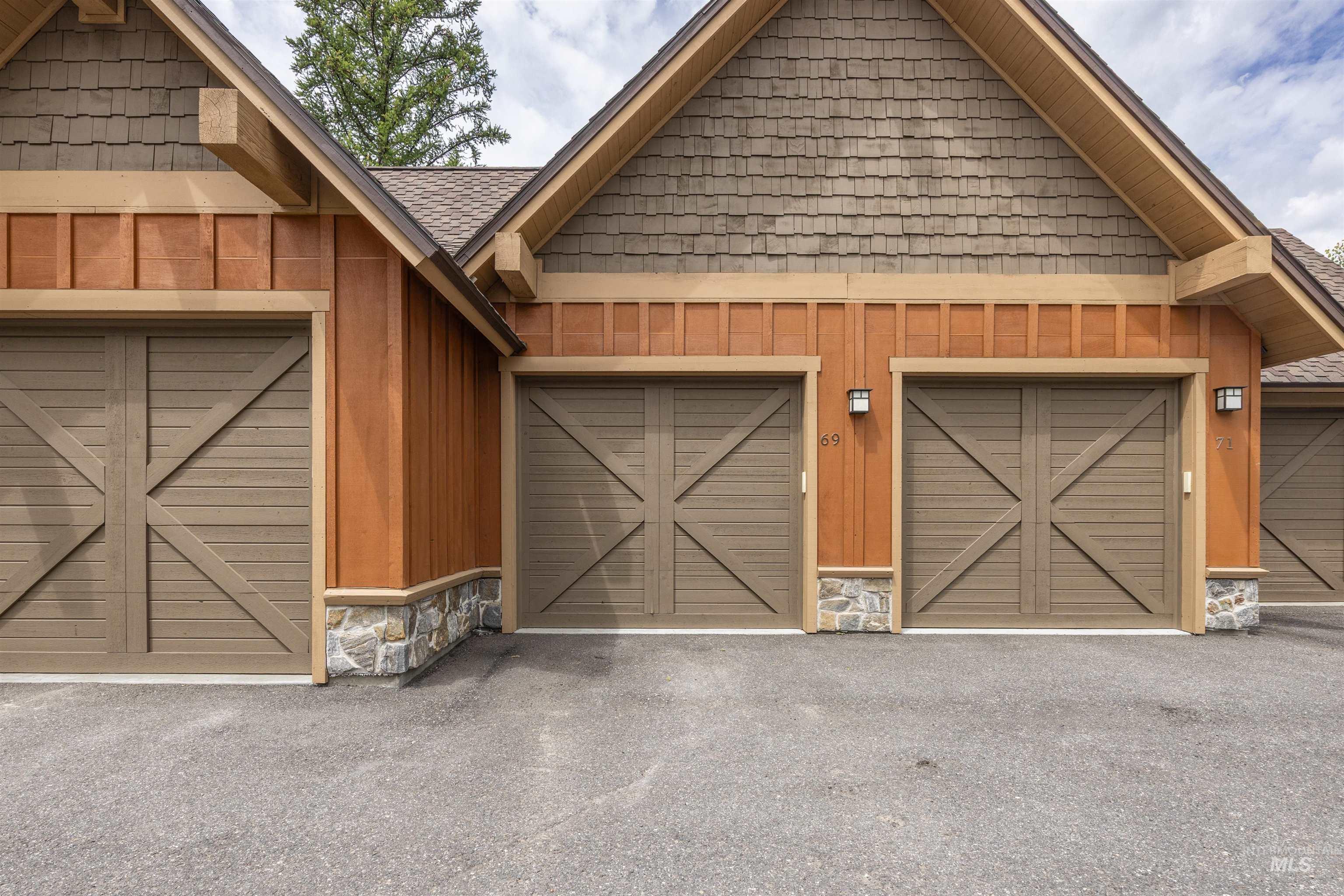 69 Golden Bar Ct., Donnelly, Idaho 83615, 2 Bedrooms, 3 Bathrooms, Residential For Sale, Price $1,350,000, 98981387