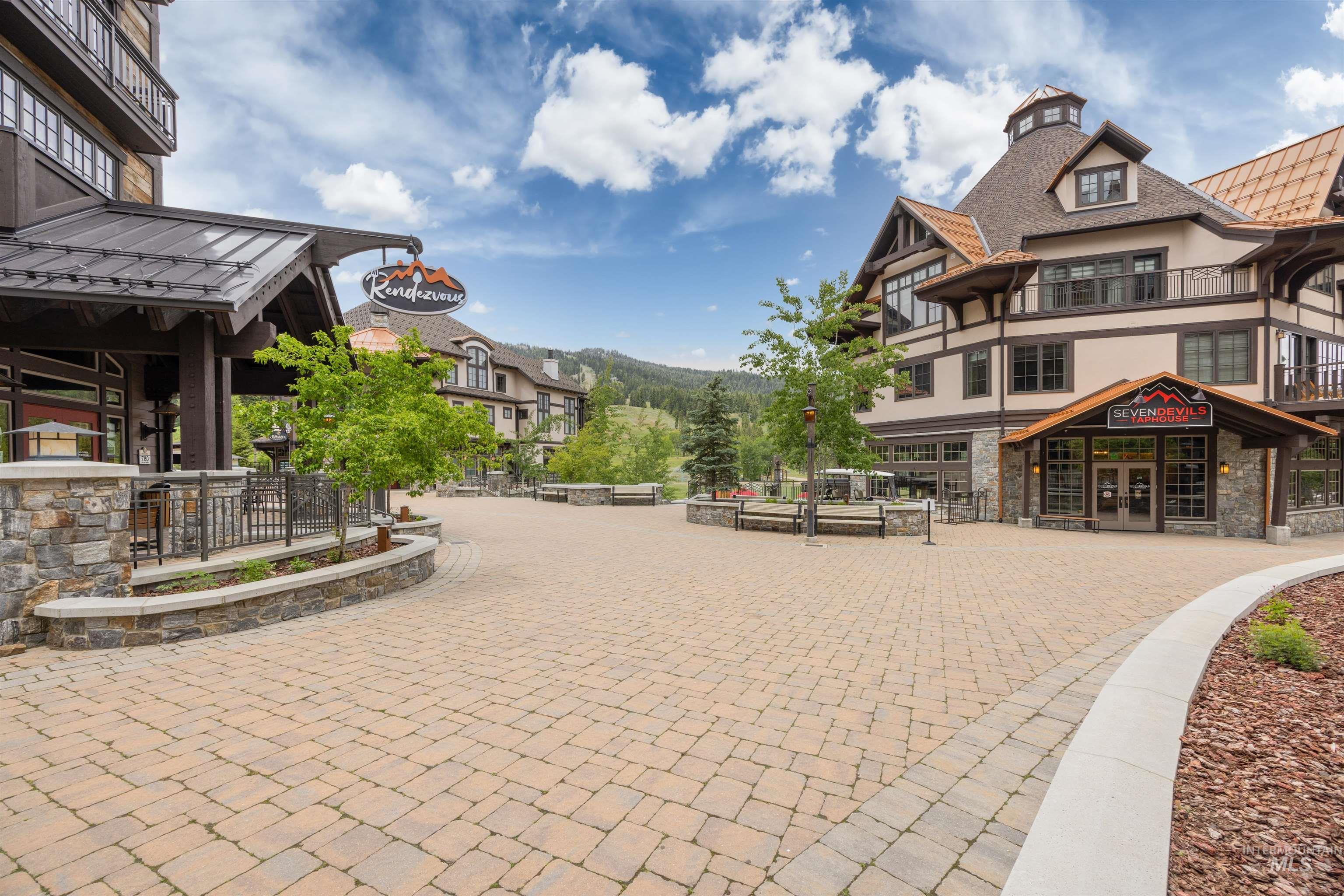69 Golden Bar Ct., Donnelly, Idaho 83615, 2 Bedrooms, 3 Bathrooms, Residential For Sale, Price $1,350,000, 98981387