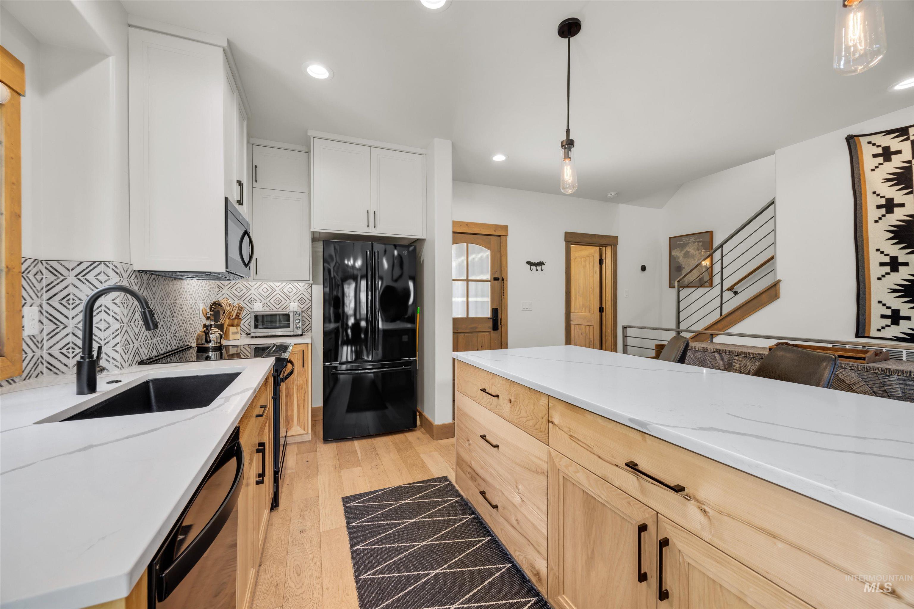 69 Golden Bar Ct., Donnelly, Idaho 83615, 2 Bedrooms, 3 Bathrooms, Residential For Sale, Price $1,350,000, 98981387