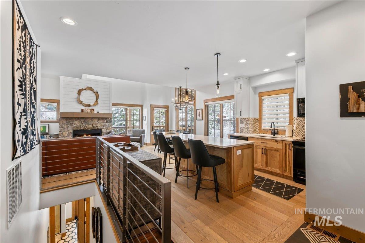 69 Golden Bar Ct., Donnelly, Idaho 83615, 2 Bedrooms, 3 Bathrooms, Residential For Sale, Price $1,400,000,MLS 98981387