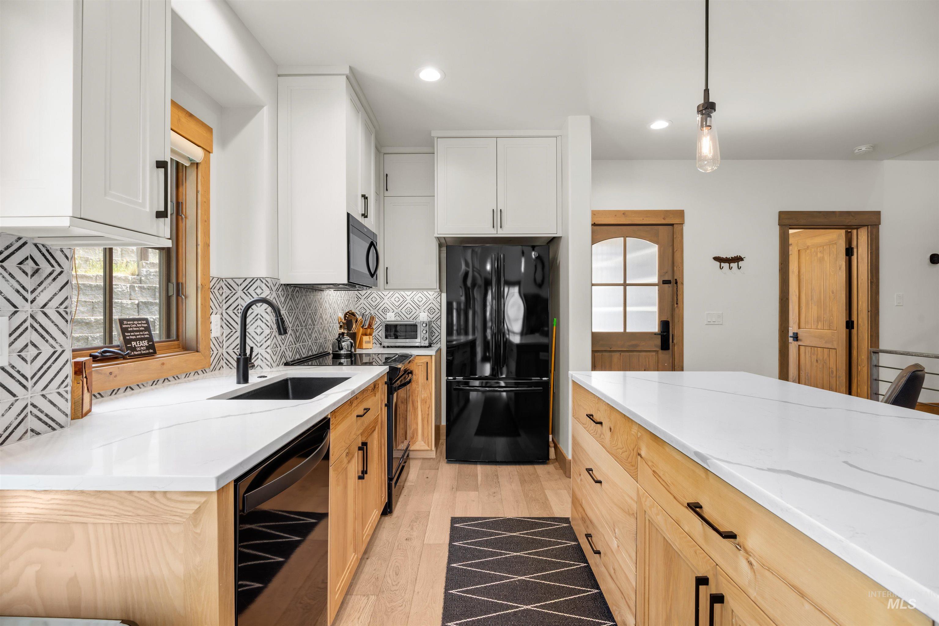 69 Golden Bar Ct., Donnelly, Idaho 83615, 2 Bedrooms, 3 Bathrooms, Residential For Sale, Price $1,350,000, 98981387