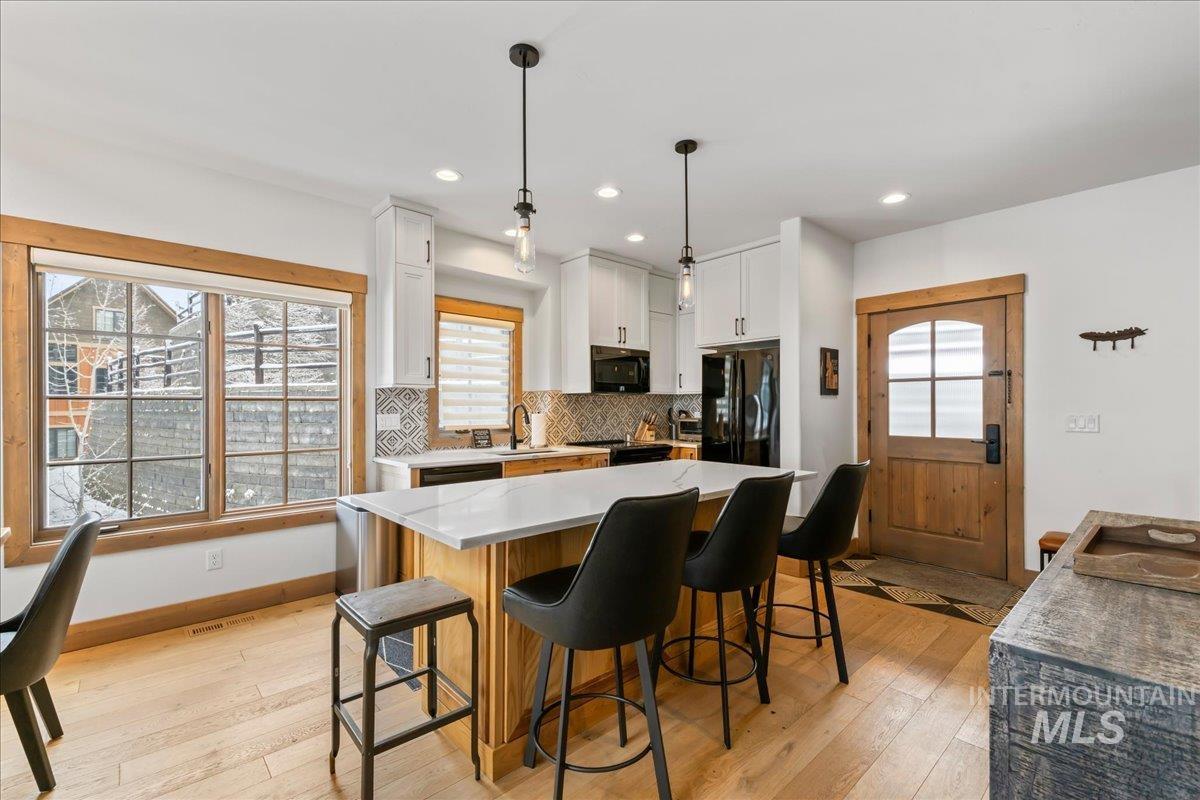 69 Golden Bar Ct., Donnelly, Idaho 83615, 2 Bedrooms, 3 Bathrooms, Residential For Sale, Price $1,400,000,MLS 98981387