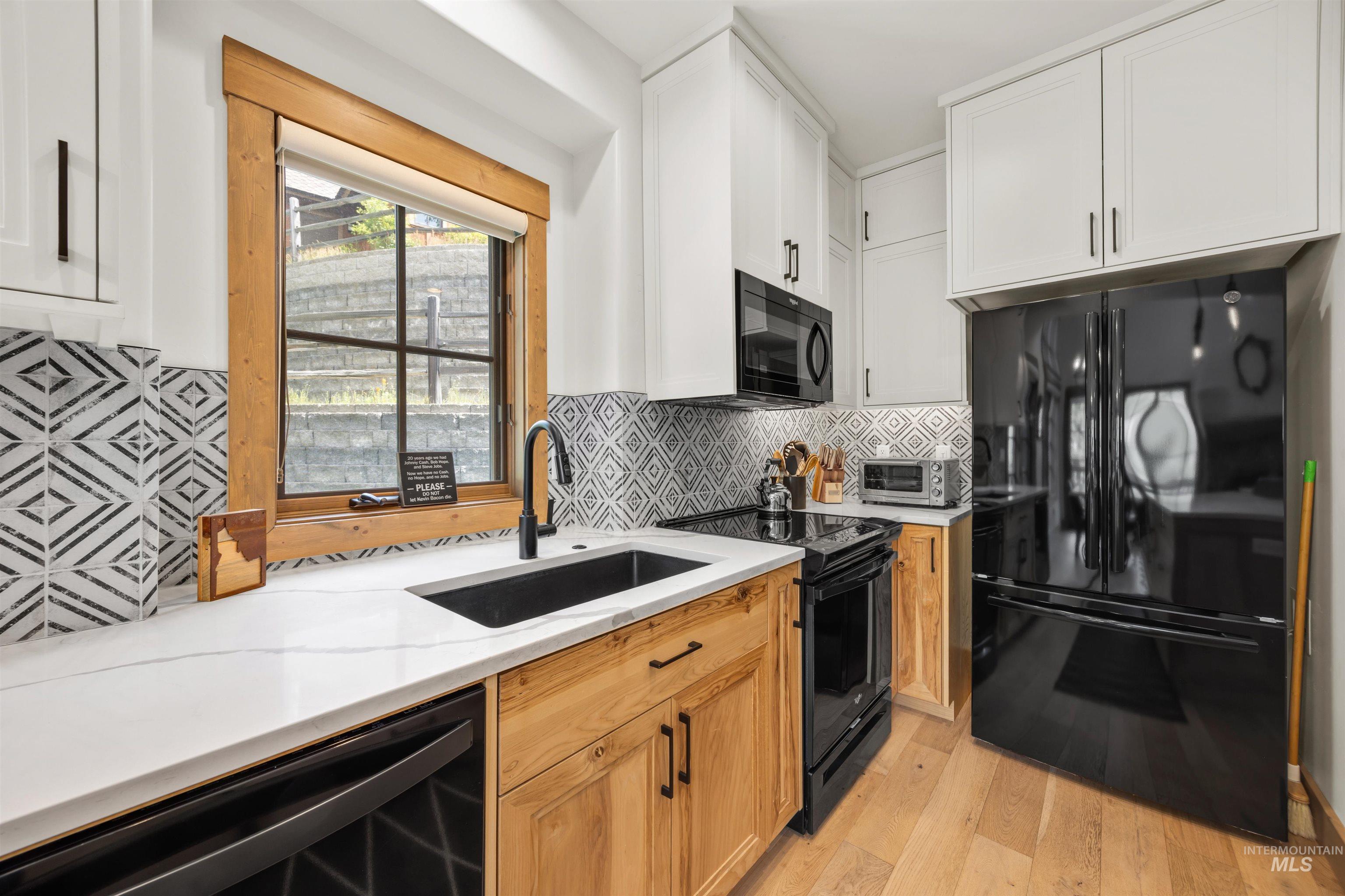 69 Golden Bar Ct., Donnelly, Idaho 83615, 2 Bedrooms, 3 Bathrooms, Residential For Sale, Price $1,350,000, 98981387