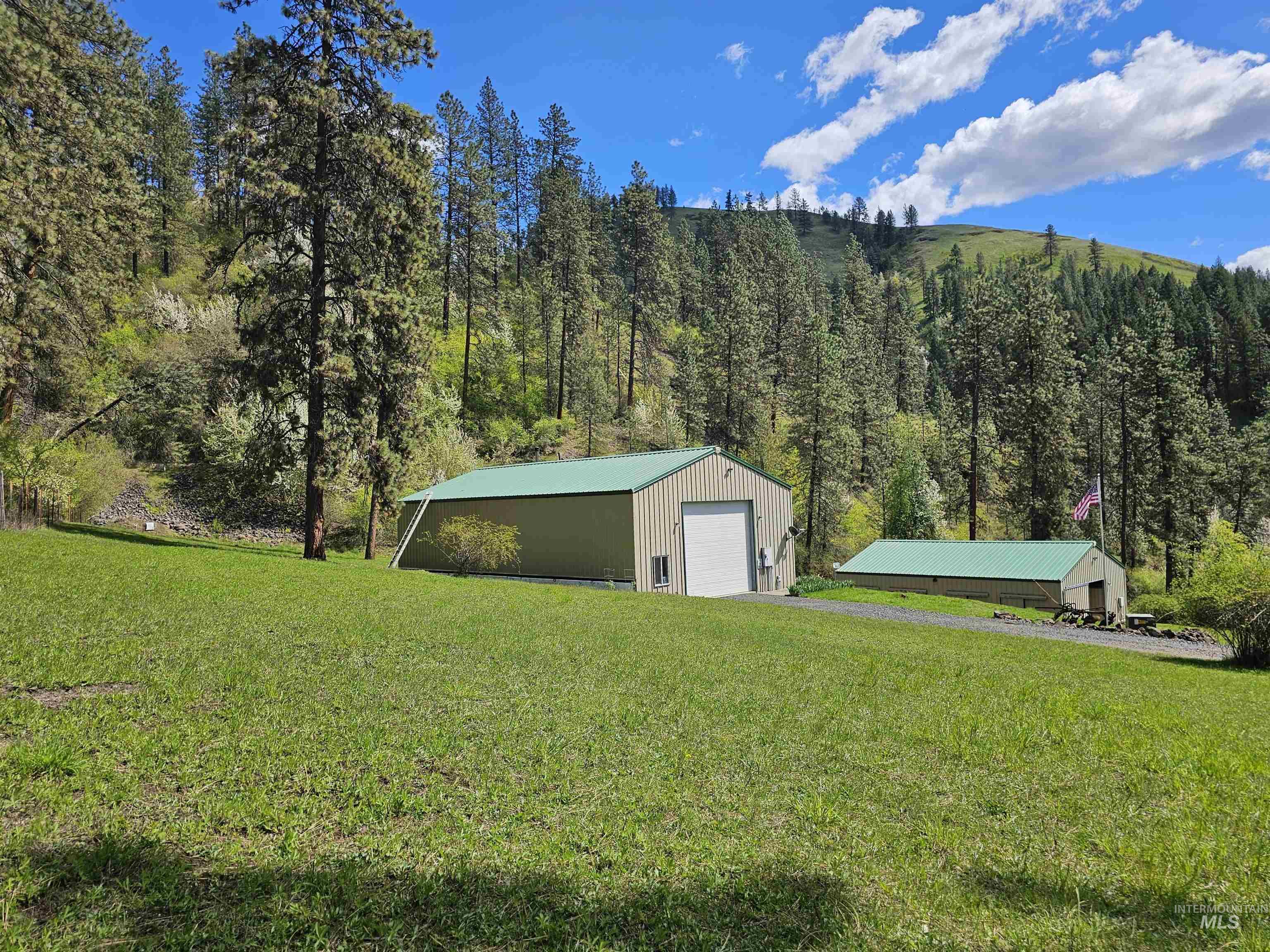 115 Weedmark Way, Kamiah, Idaho 83536, 2 Bedrooms, 1 Bathroom, Residential For Sale, Price $589,000,MLS 98981420