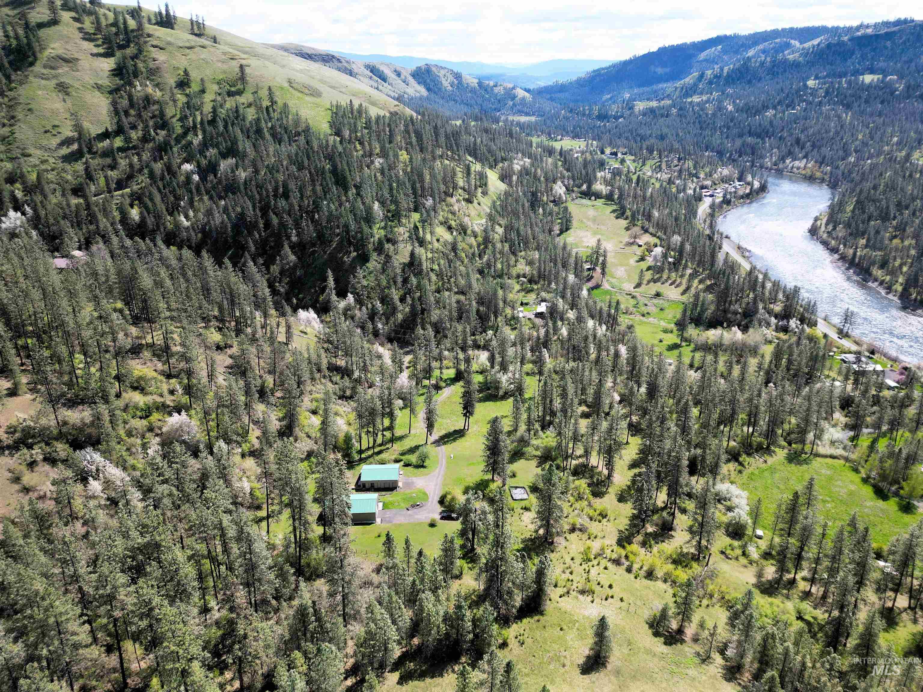 115 Weedmark Way, Kamiah, Idaho 83536, 2 Bedrooms, 1 Bathroom, Residential For Sale, Price $589,000,MLS 98981420