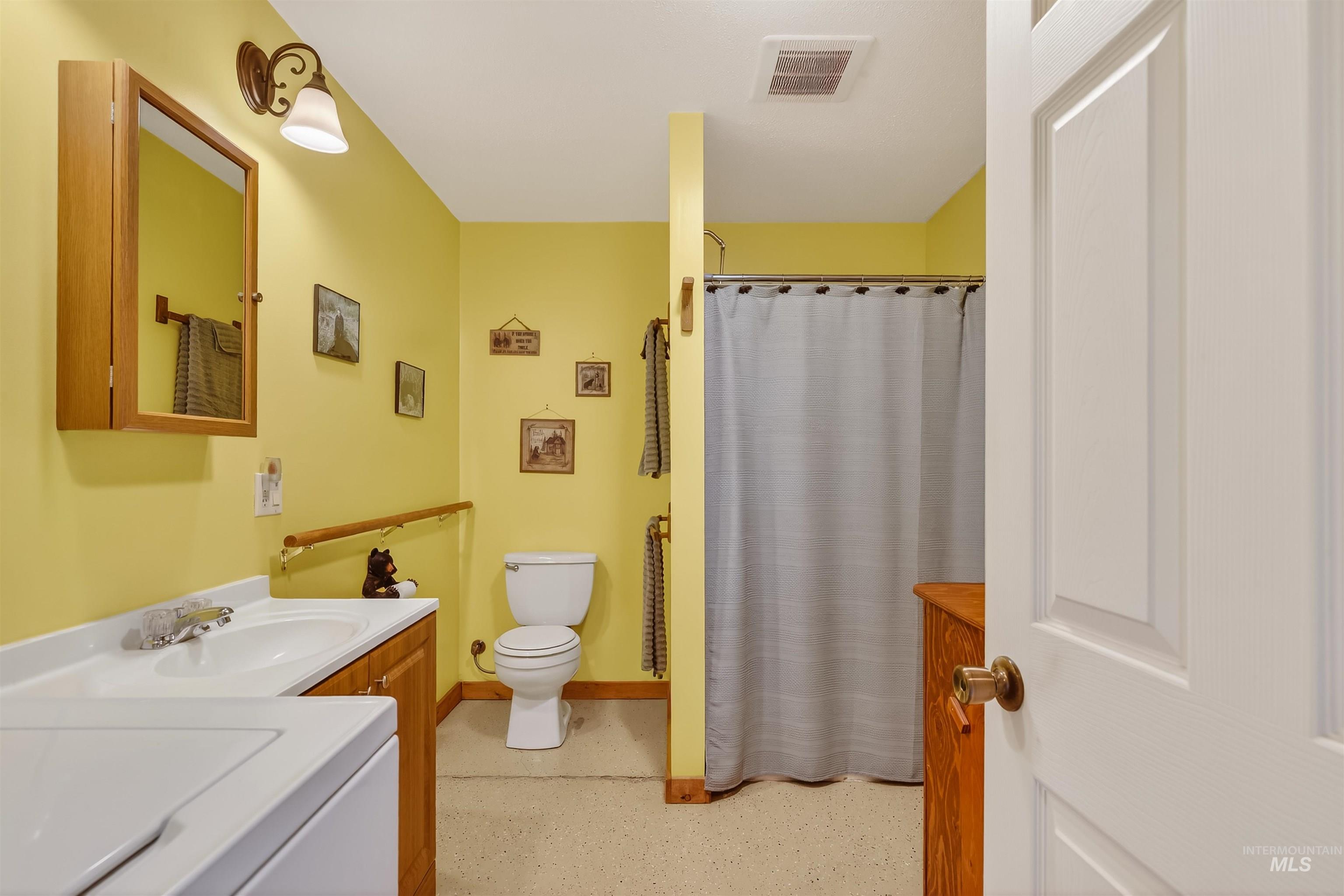 115 Weedmark Way, Kamiah, Idaho 83536, 2 Bedrooms, 1 Bathroom, Residential For Sale, Price $579,000,MLS 98981420