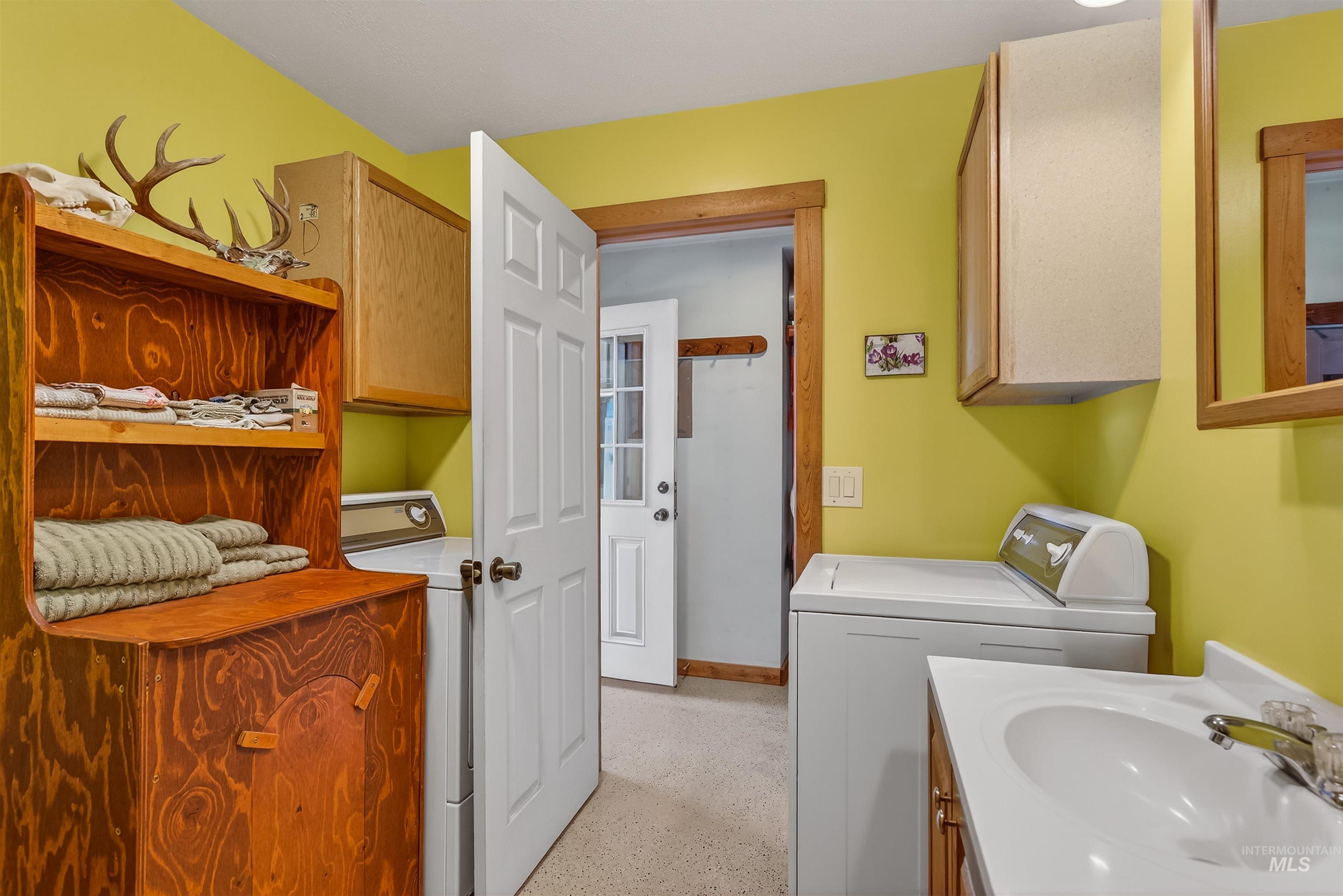 115 Weedmark Way, Kamiah, Idaho 83536, 2 Bedrooms, 1 Bathroom, Residential For Sale, Price $579,000,MLS 98981420