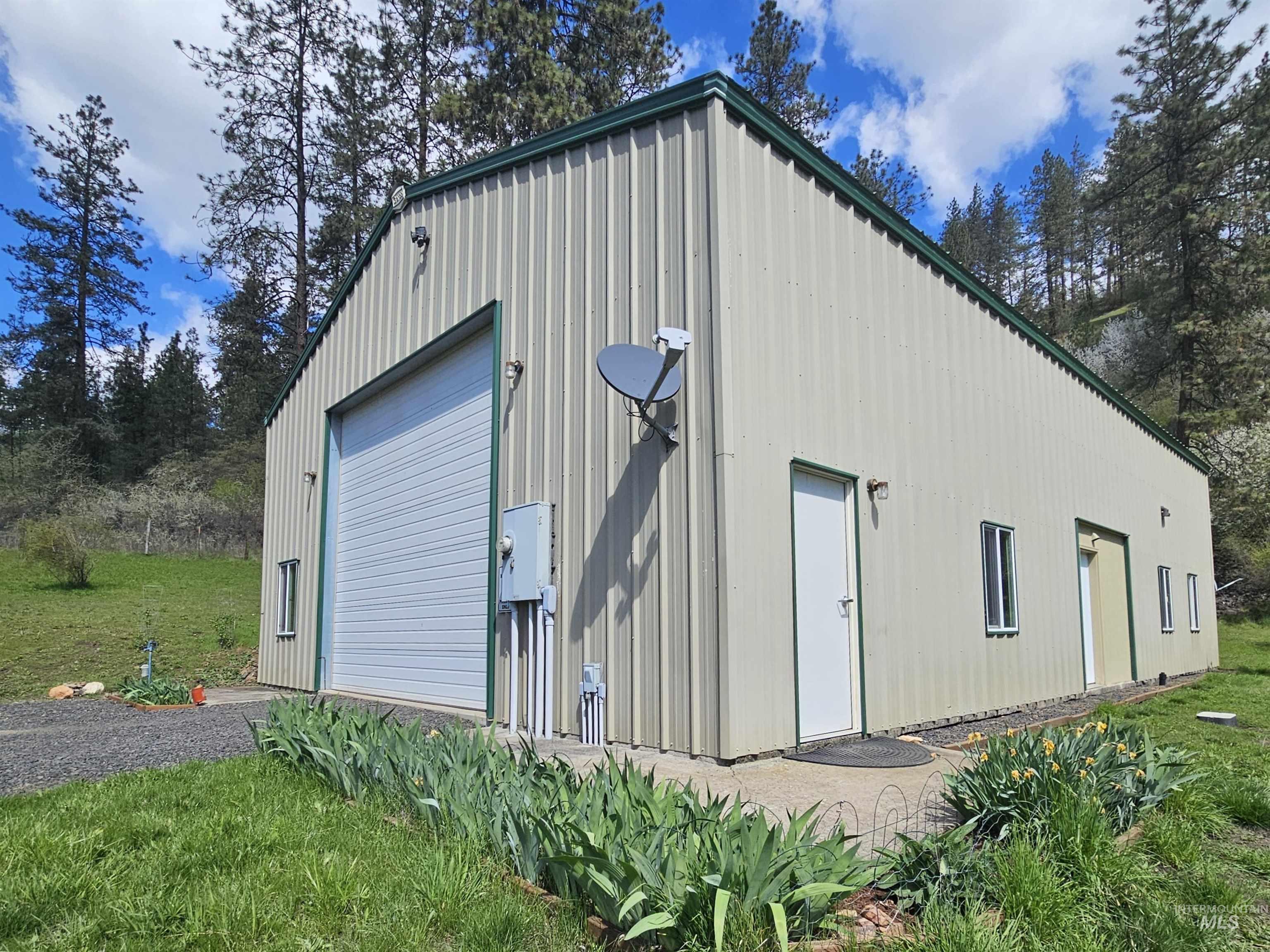 115 Weedmark Way, Kamiah, Idaho 83536, 2 Bedrooms, 1 Bathroom, Residential For Sale, Price $579,000,MLS 98981420