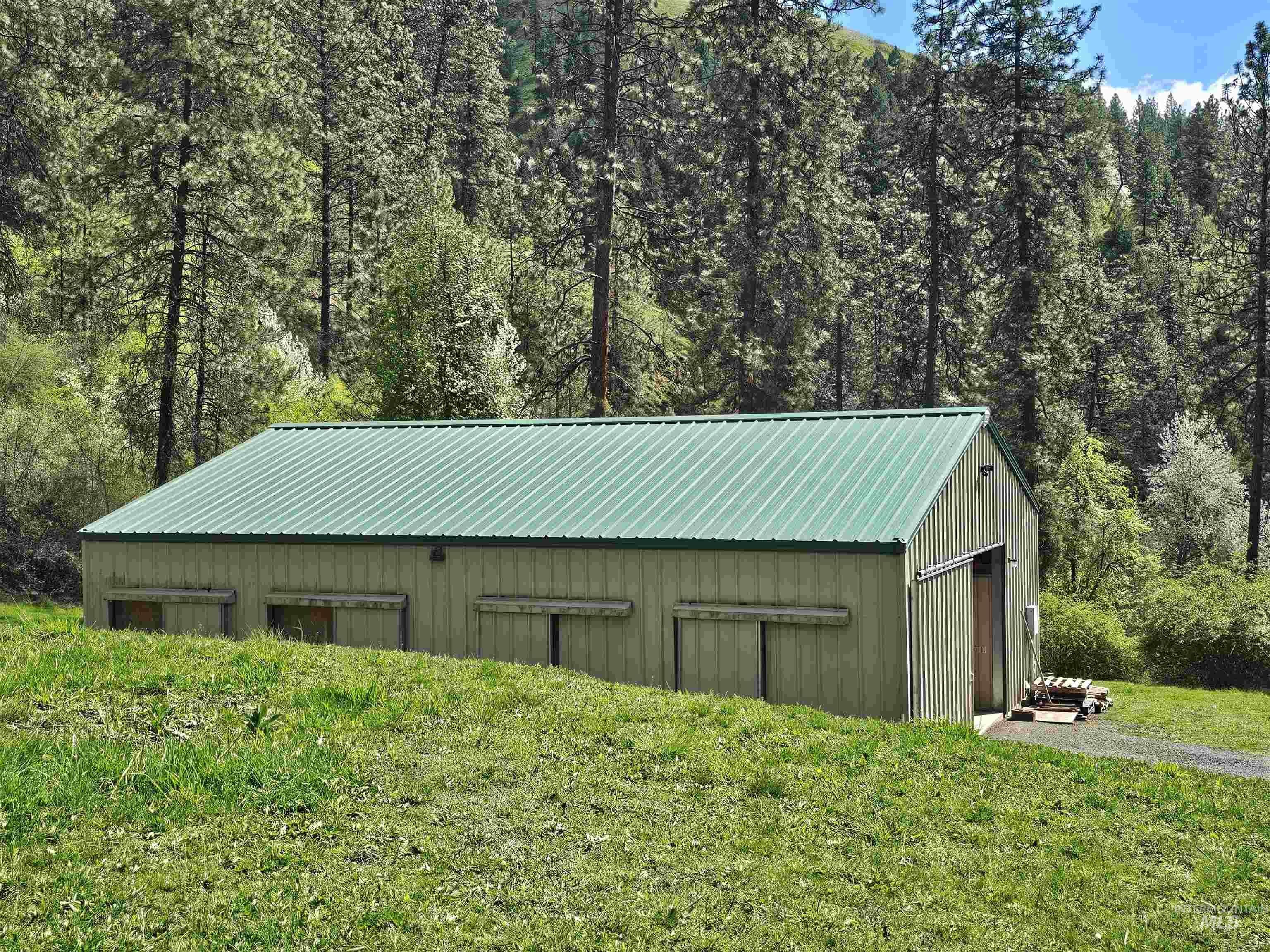 115 Weedmark Way, Kamiah, Idaho 83536, 2 Bedrooms, 1 Bathroom, Residential For Sale, Price $579,000,MLS 98981420