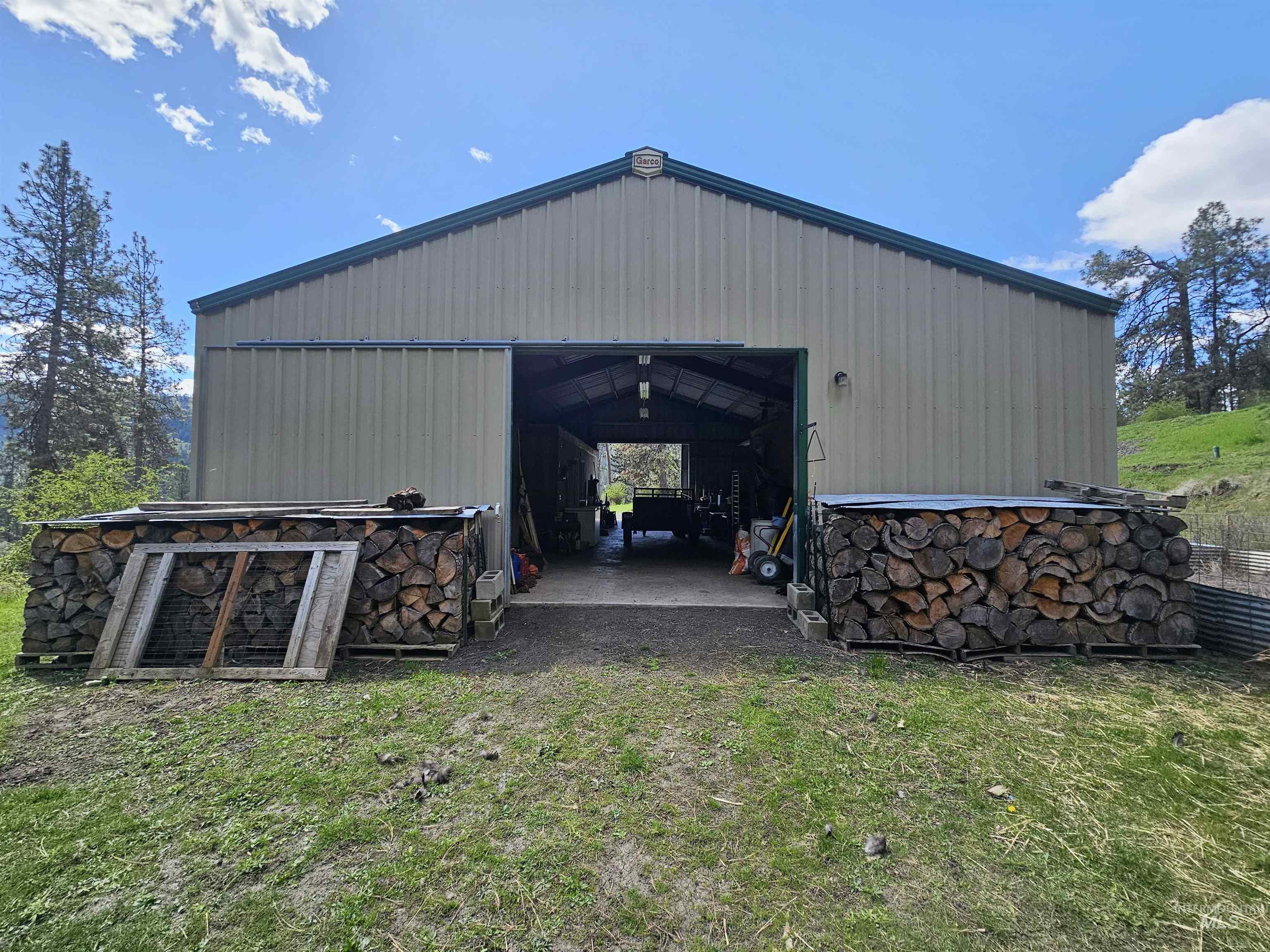 115 Weedmark Way, Kamiah, Idaho 83536, 2 Bedrooms, 1 Bathroom, Residential For Sale, Price $579,000,MLS 98981420