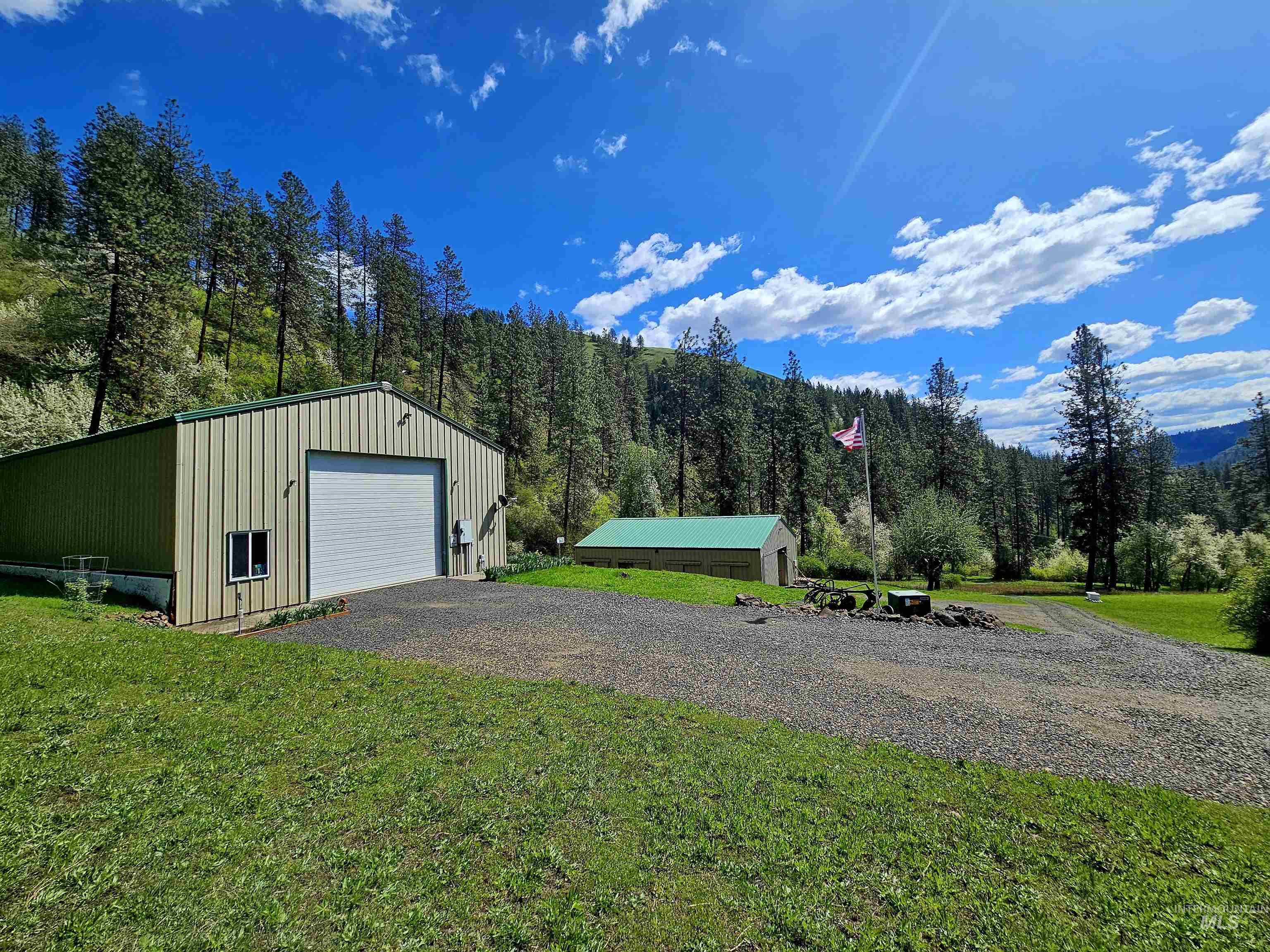 115 Weedmark Way, Kamiah, Idaho 83536, 2 Bedrooms, 1 Bathroom, Residential For Sale, Price $579,000,MLS 98981420
